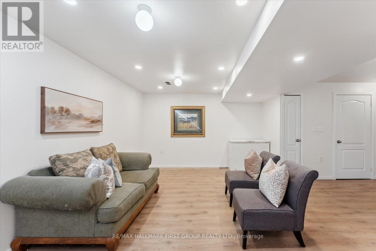 Central House for sale: 6 bedroom 2,500 sq.ft. (Listed 2026-03-24)