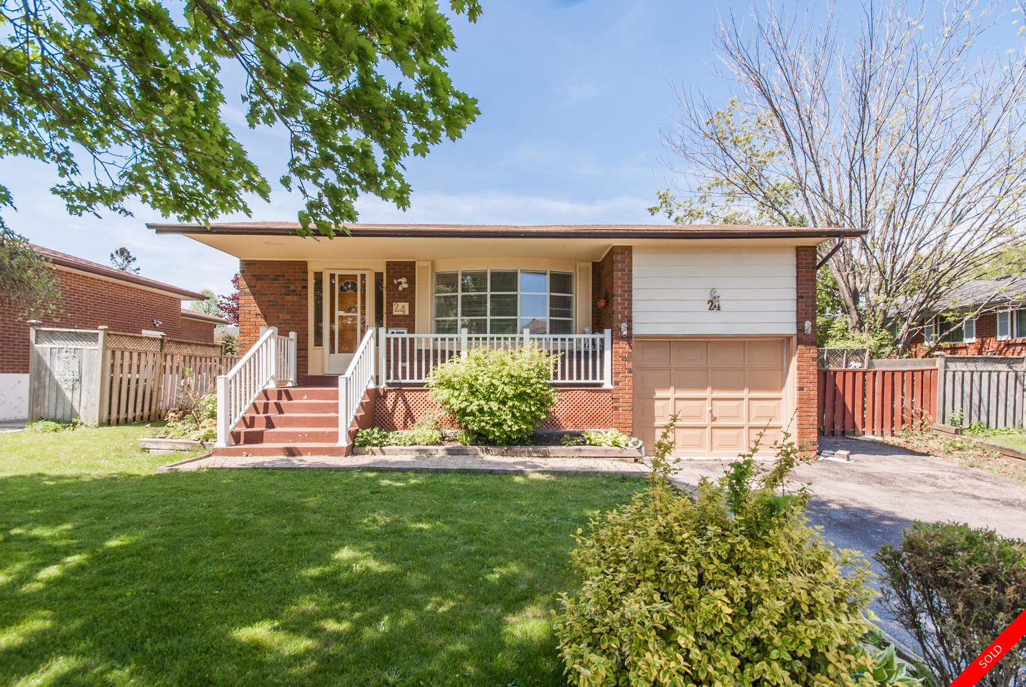 South Ajax Backsplit for sale: 4 bedroom Tile Backsplash, Hardwood Floors (Listed 2018-04-26)