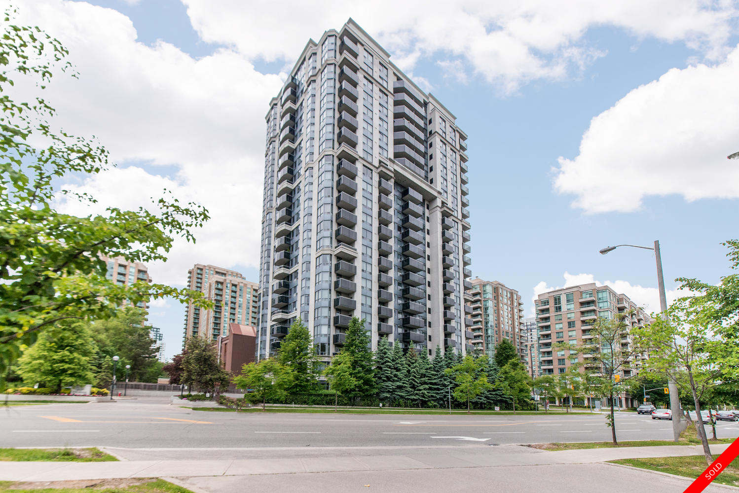 Willowdale East Apartment for sale: 2 bedroom (Listed 2018-06-07)
