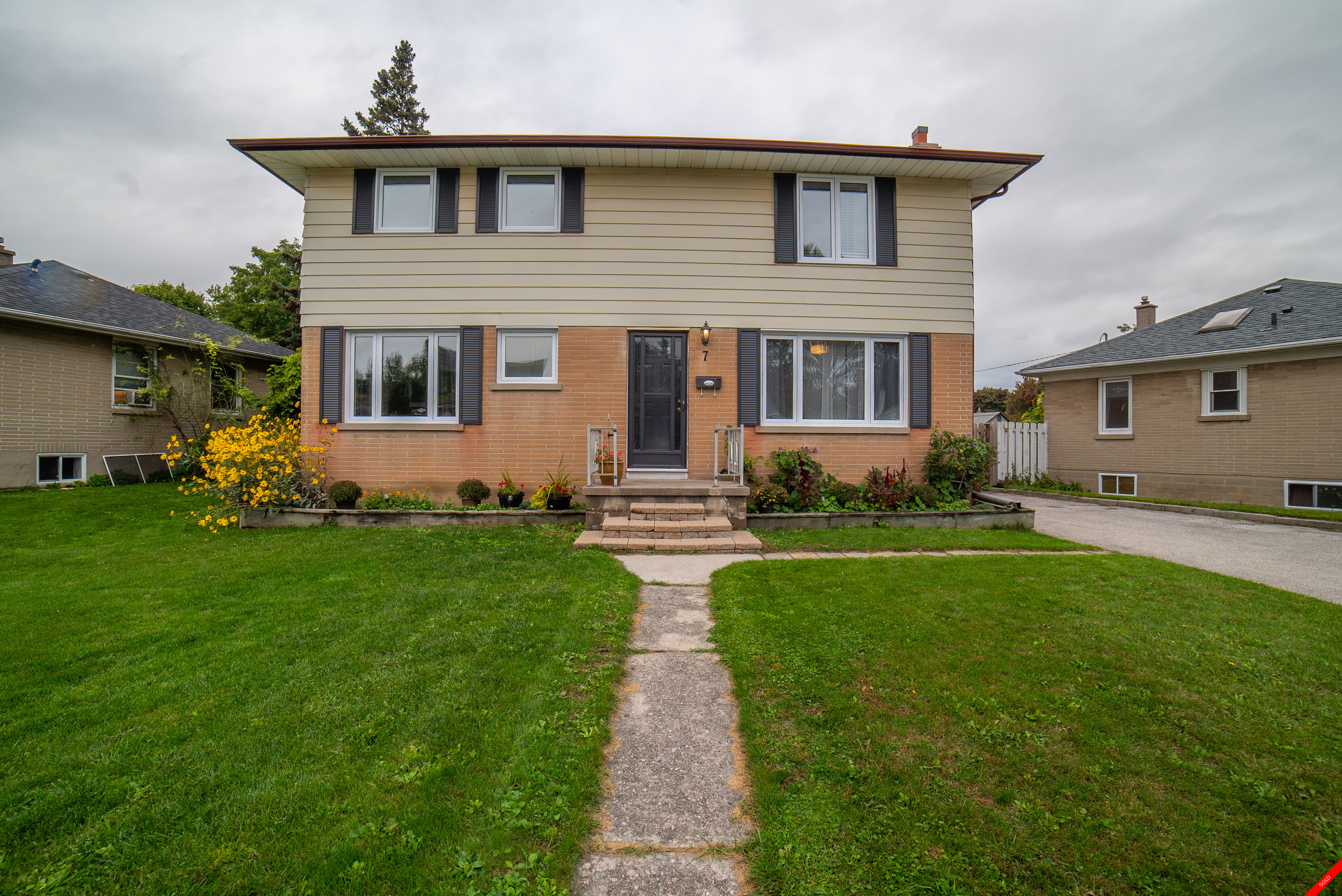 South East 2-Storey for sale: 4 bedroom 1,750 sq.ft. (Listed 2018-10-04)