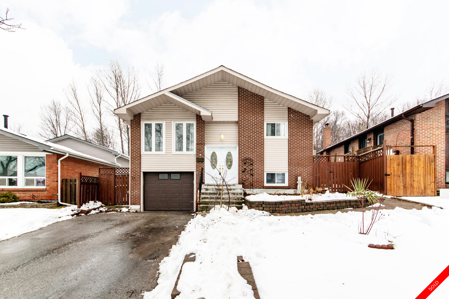 Oshawa 1 1/2 storey for sale: 3+1 1,148 sq.ft. (Listed 2020-03-03)