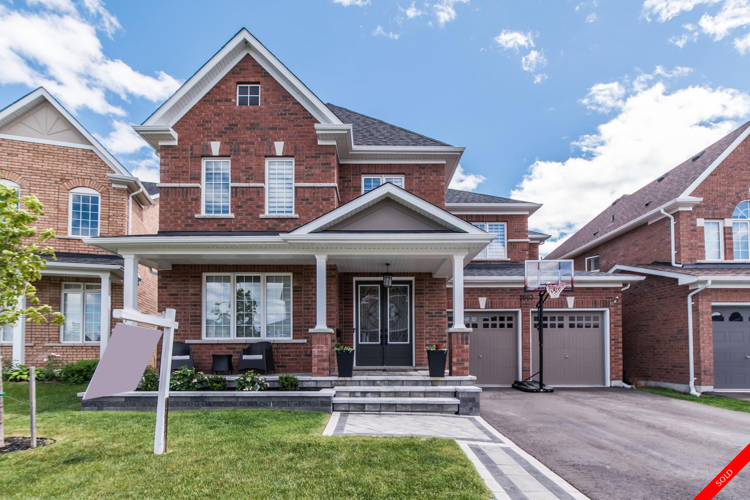 Oshawa 2-Storey for sale: 4 bedroom (Listed 2020-06-15)