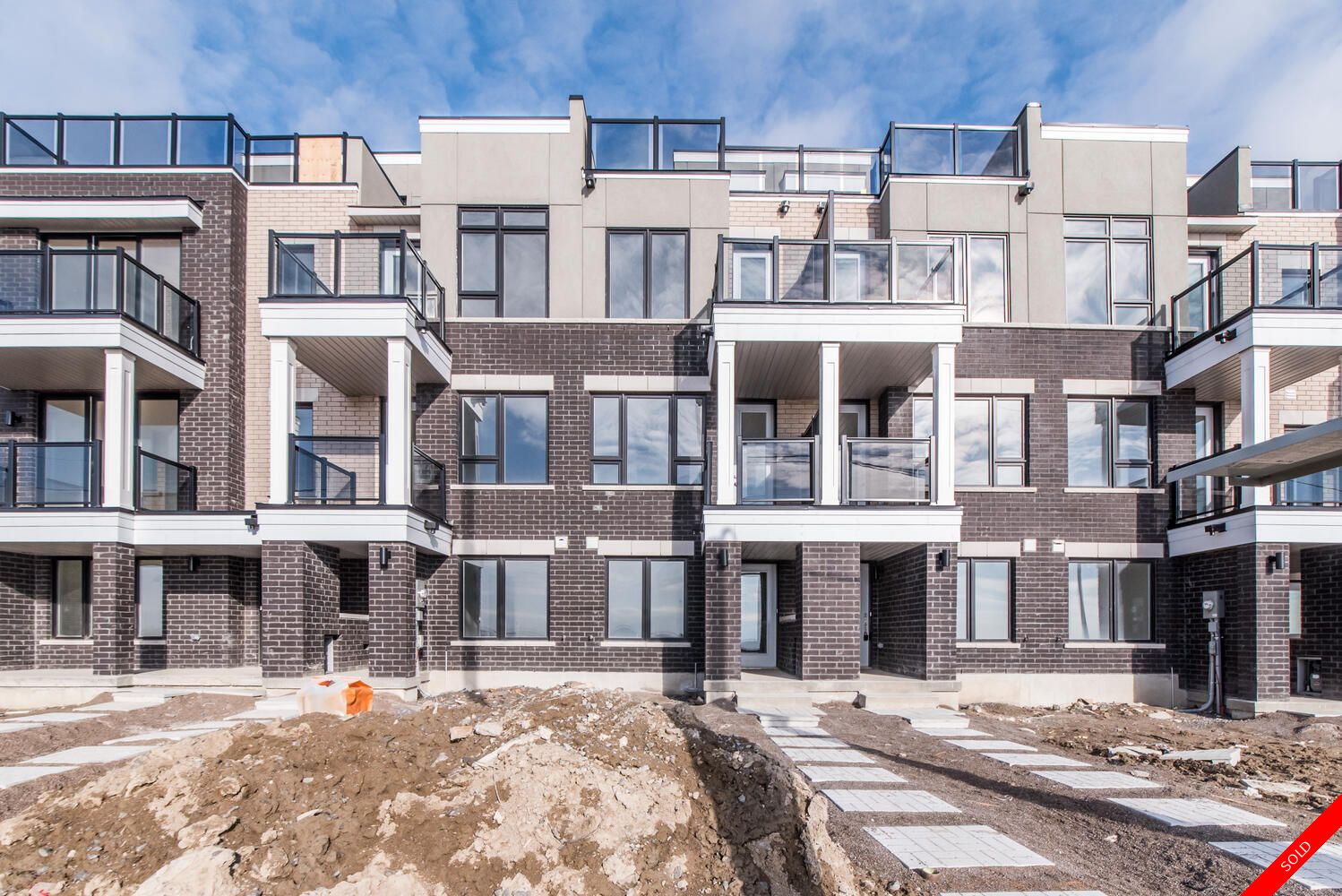 Bowmanville 3 Storey for sale: Studio (Listed 2021-01-19)