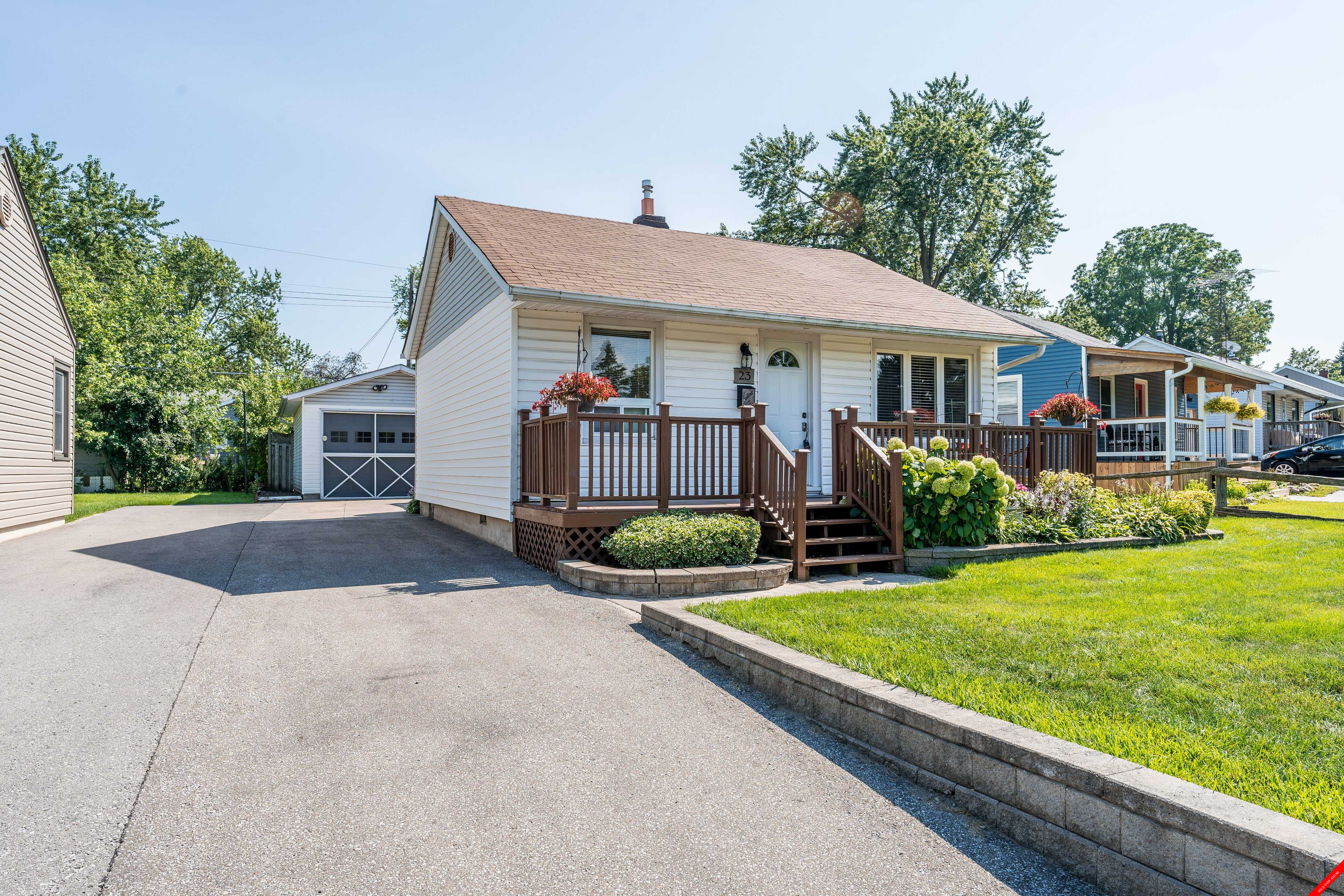 Central Ajax Bungalow for sale: 2 bedroom (Listed 2021-08-04)