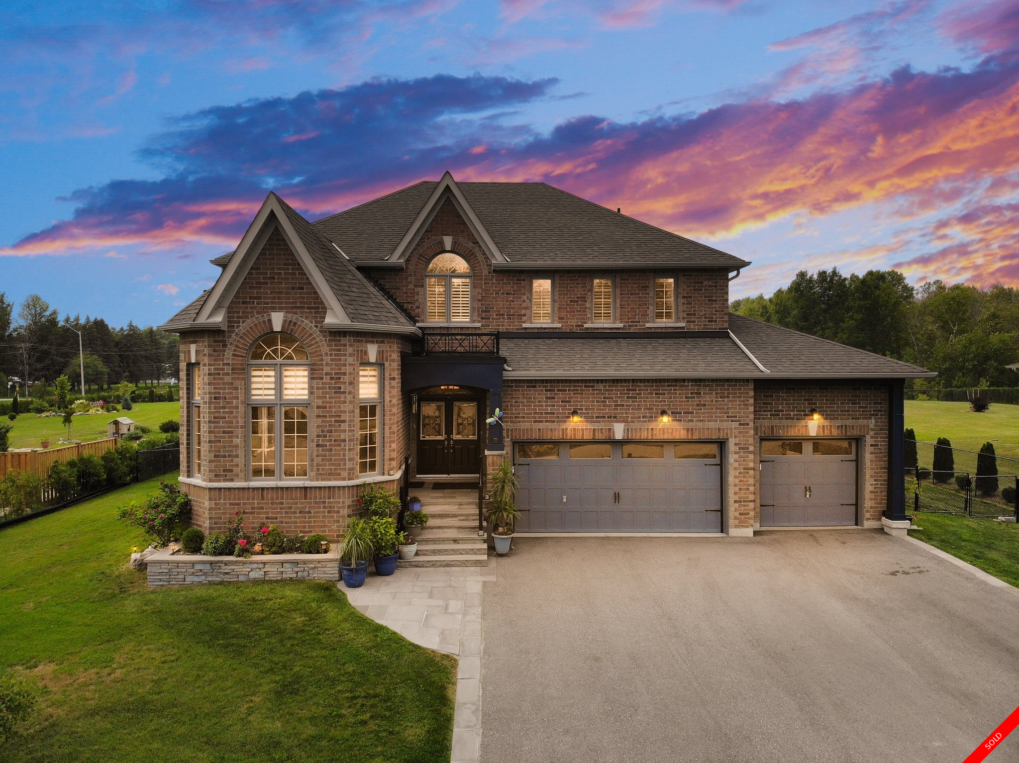 Simcoe 2-Storey for sale: 4 + 1 (Listed 2021-08-10)