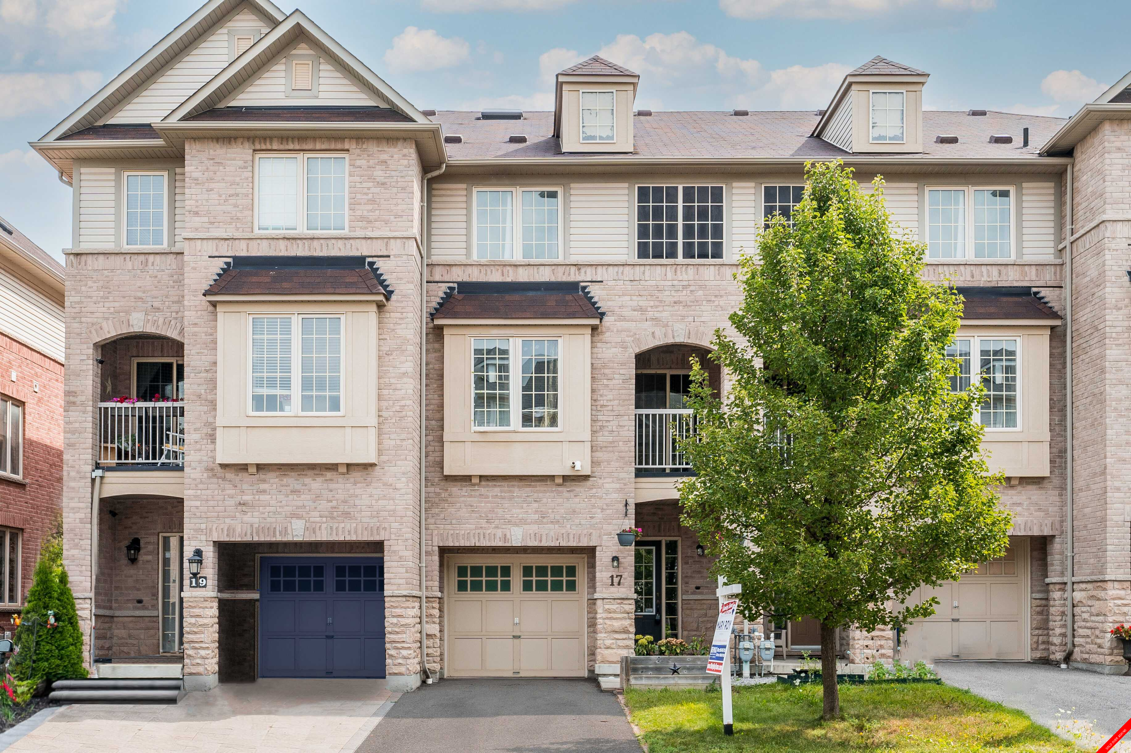 Ajax 3 Storey for sale: 2 bedroom (Listed 2021-08-13)