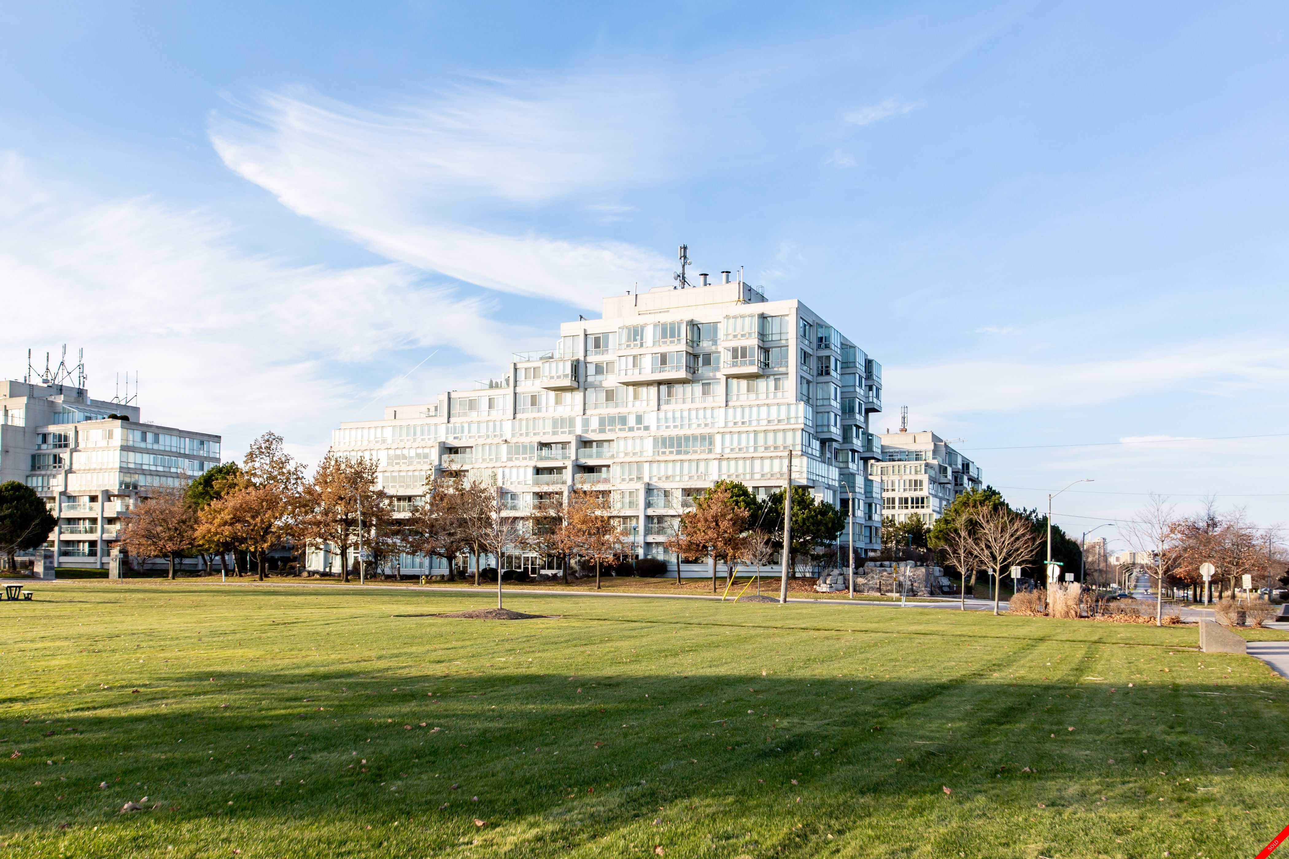 South Ajax Apartment for sale: The Breakers 1 bedroom (Listed 2021-11-12)