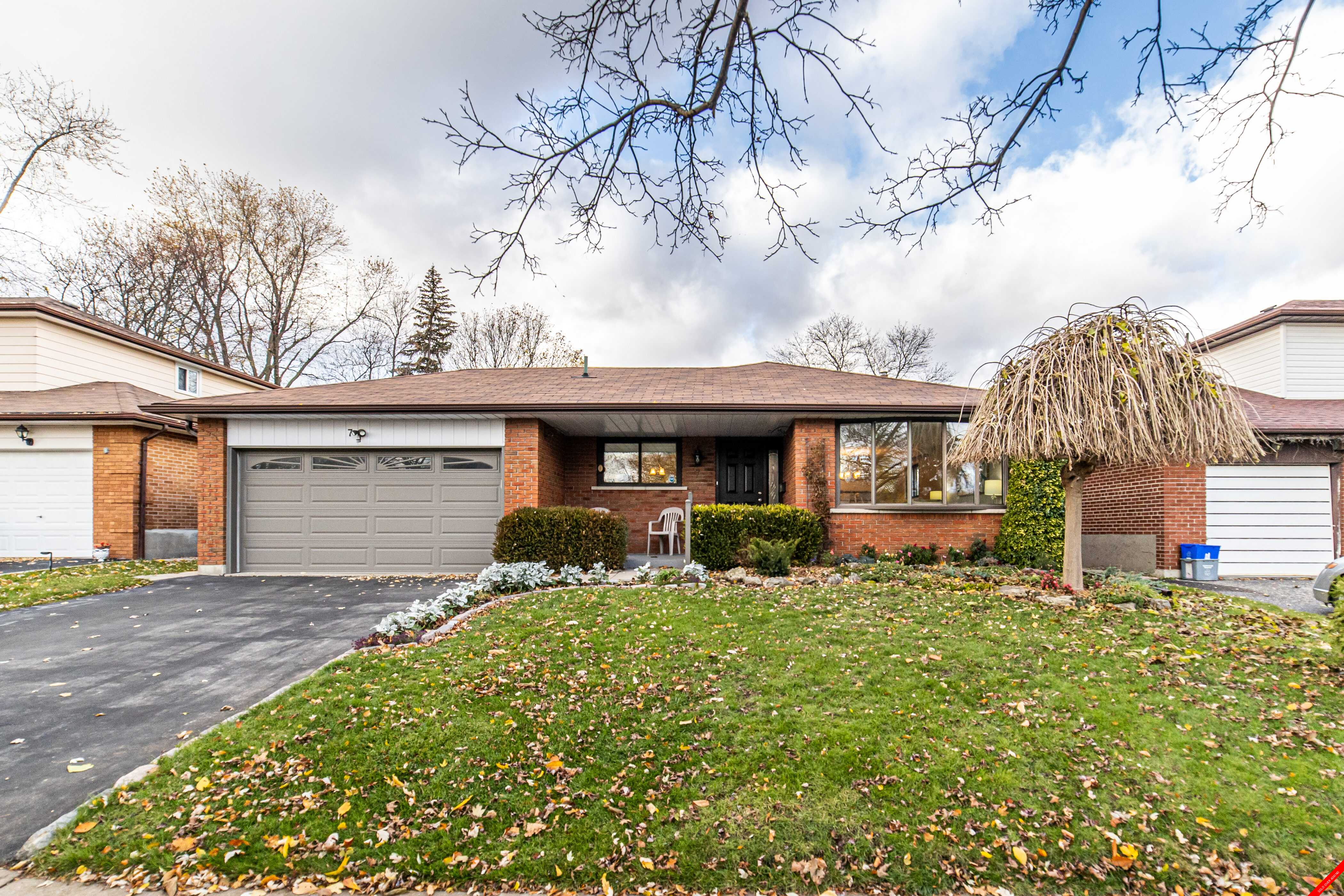 Seven Oaks Sidesplit for sale: 4 bedroom (Listed 2021-11-23)