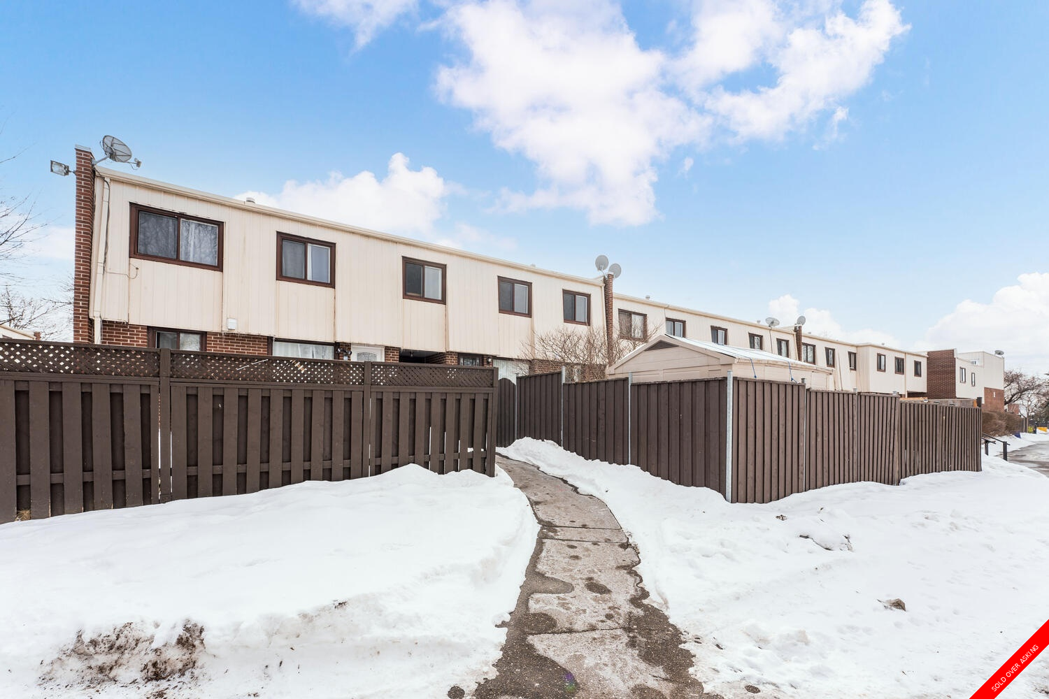 Oshawa 2-Storey for sale: 3 bedroom (Listed 2022-02-01)