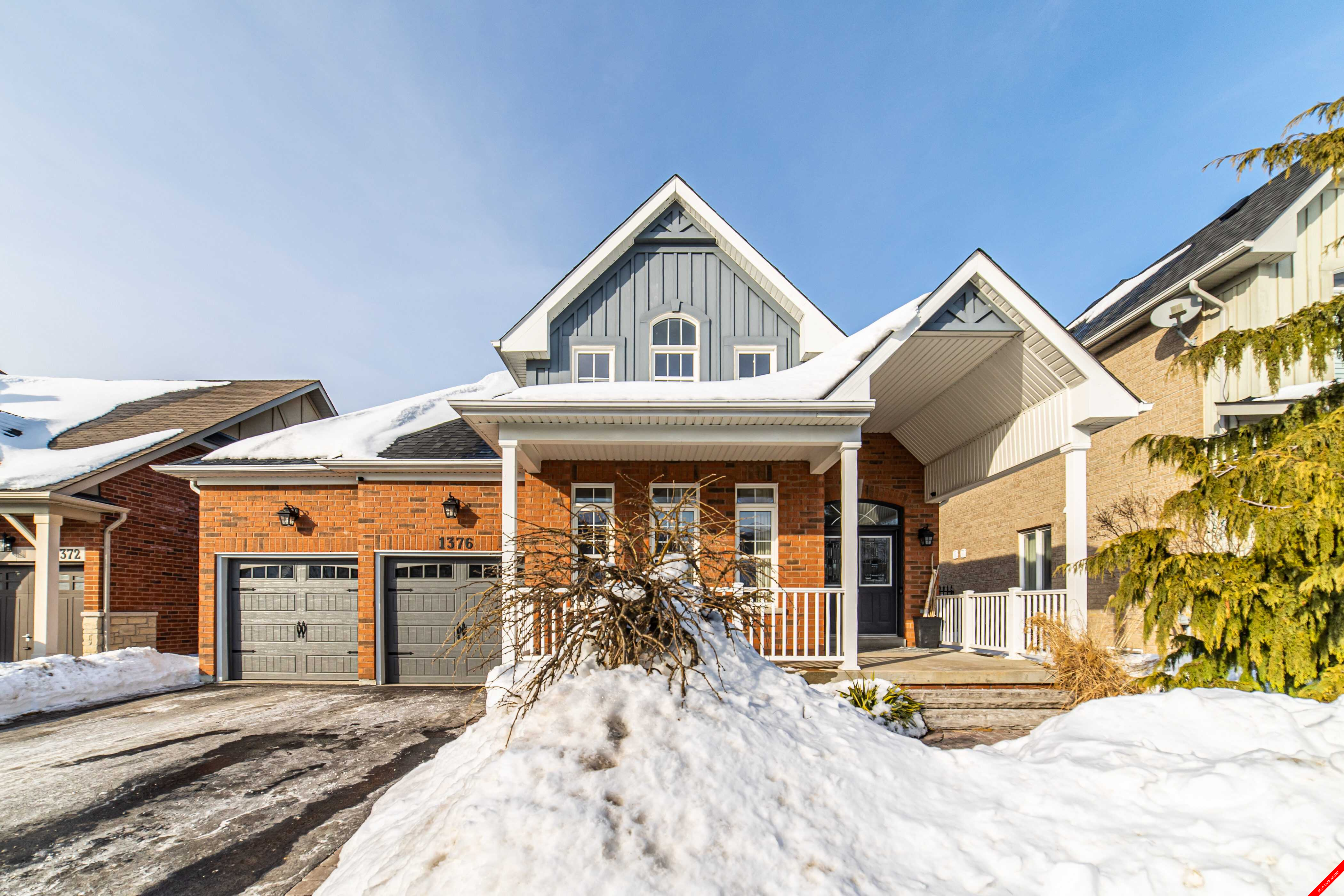 Hills of Harrowsmith Bungalow for sale: 3 bedroom Stainless Steel Appliances, Tile Backsplash, Glass Shower, Hardwood Floors, Dark Hardwood Floors (Listed 2022-02-02)