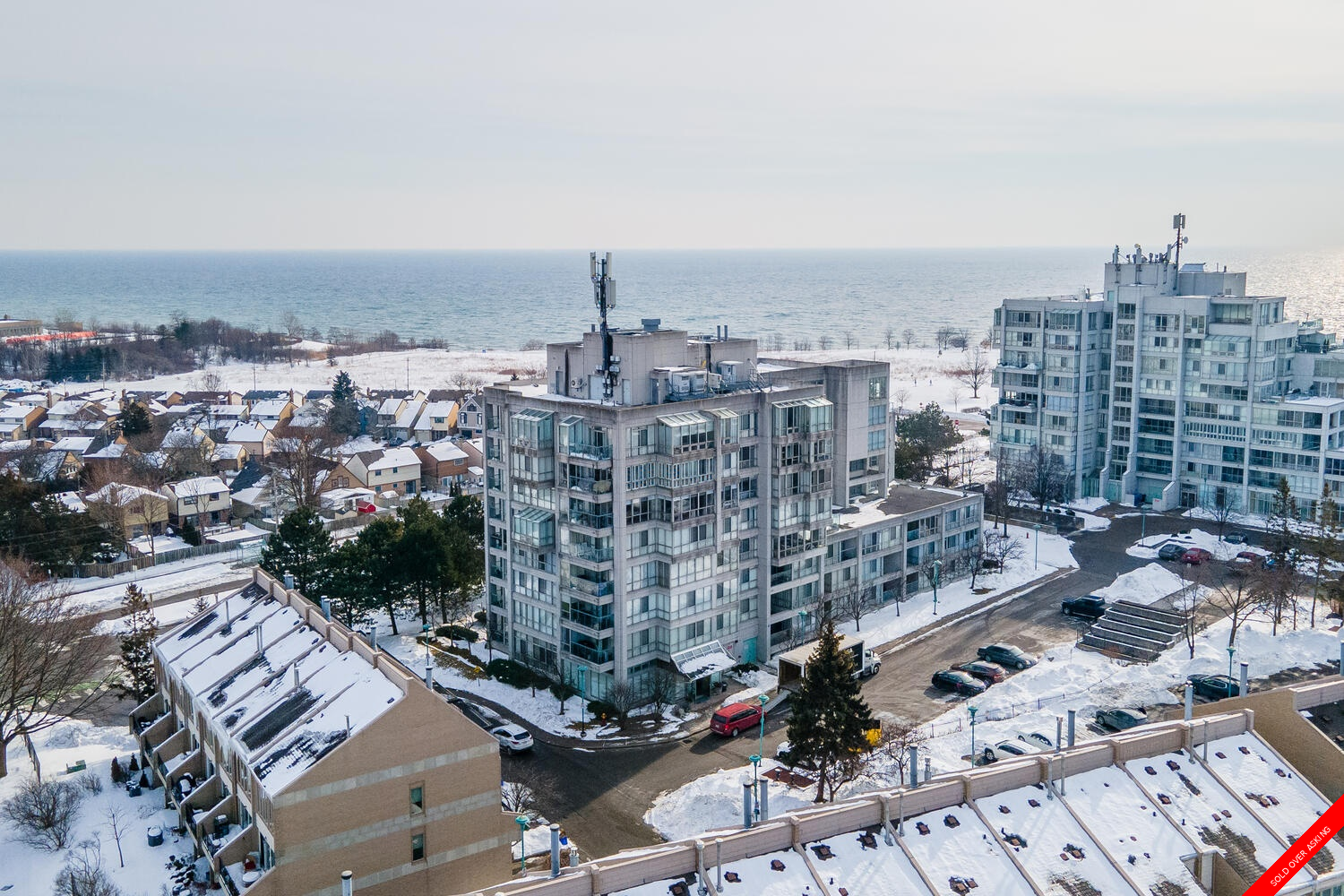 Ajax Condo Apartment for sale: The Breakers III 2 bedroom Plush Carpet 958 sq.ft. (Listed 2022-02-17)