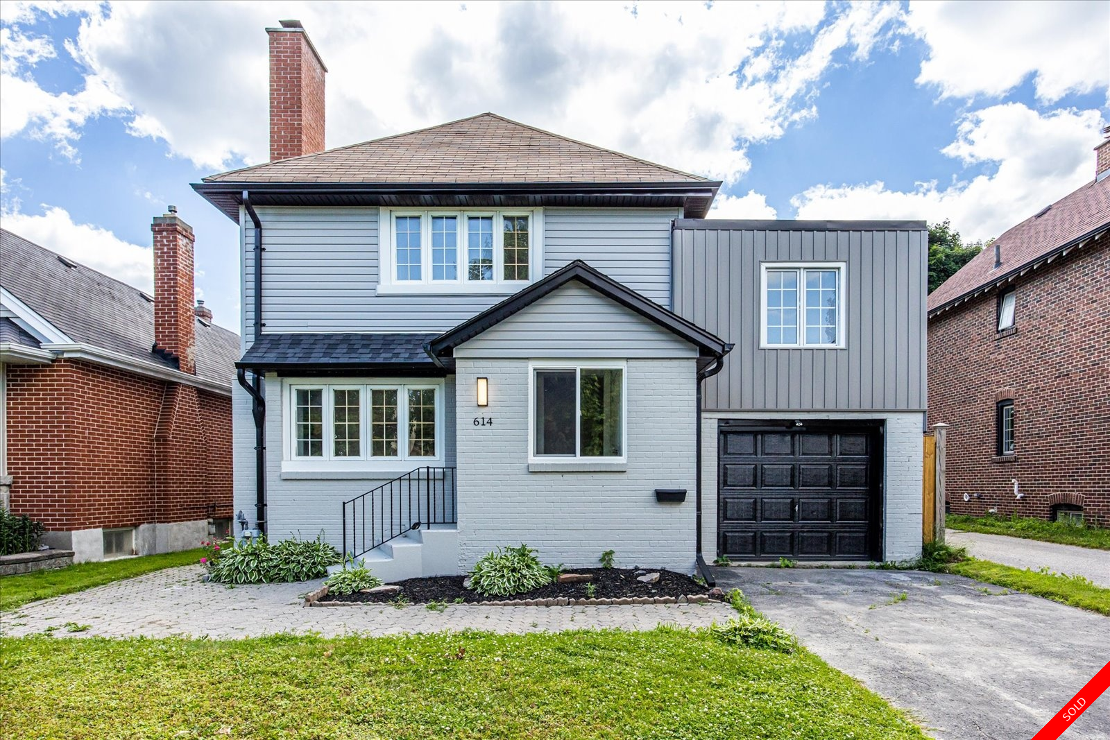 O'Neill 2-Storey for sale: 5 bedroom Stainless Steel Appliances, Dark Hardwood Floors, Laminate Floors, Plush Carpet 2,075 sq.ft. (Listed 2022-08-25)