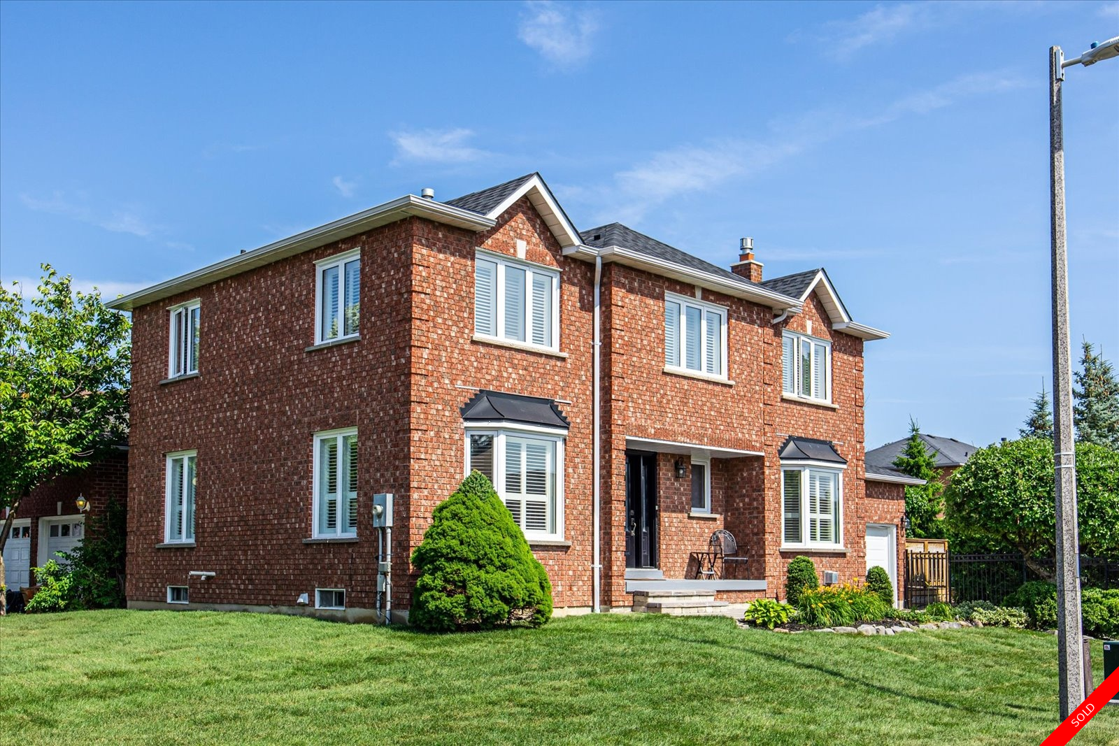 Pringle Creek 2-Storey for sale: 4 bedroom Stainless Steel Appliances, Glass Shower, Hardwood Floors, Plush Carpet 2,263 sq.ft. (Listed 2022-07-12)