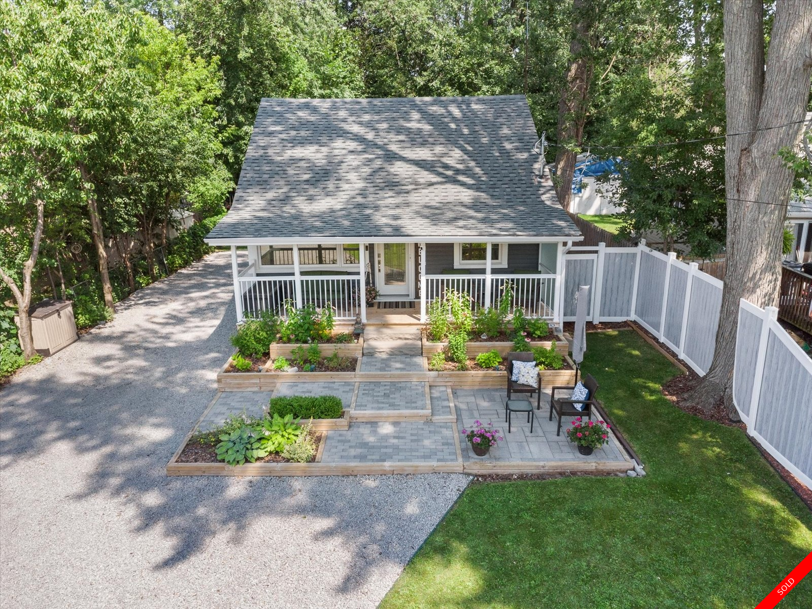 Historic Lakeshore Communities Bungalow for sale: 3 bedroom Stainless Steel Appliances, Laminate Floors (Listed 2022-09-07)
