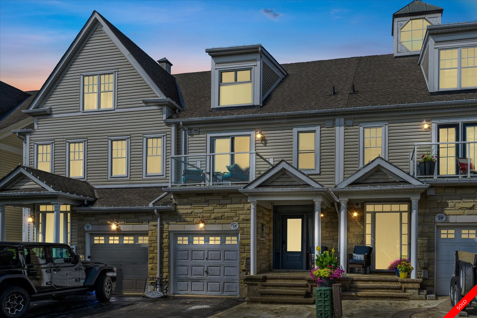 Bay Ridges 3 Storey for sale: Frenchman's Bay Village 3 bedroom Stainless Steel Appliances, Tile Backsplash, Glass Shower, Hardwood Floors, Laminate Floors, Plush Carpet (Listed 2022-09-19)