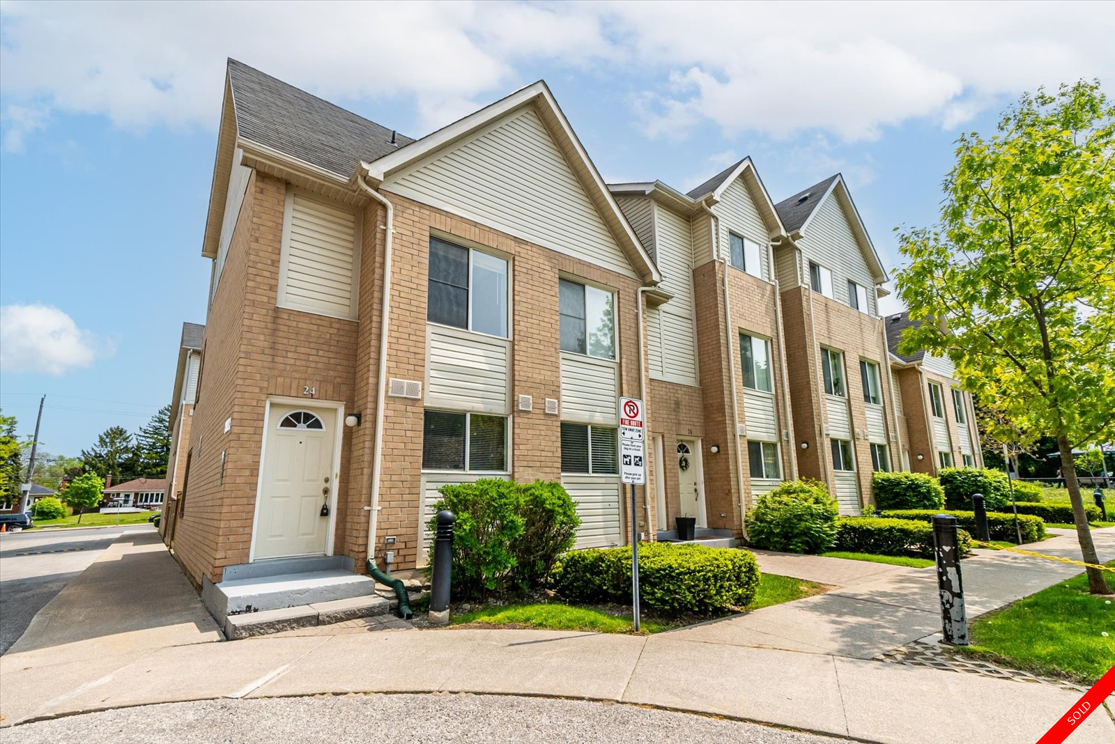 Scarborough Village 3 Storey for sale: 3 bedroom Laminate Floors (Listed 2023-05-29)