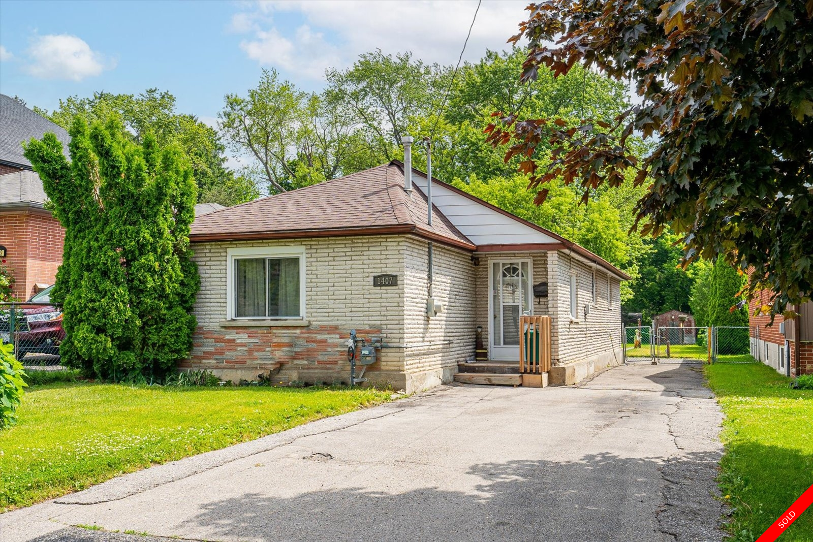 Highbush Bungalow for sale: 3 bedroom Hardwood Floors, Laminate Floors, Plush Carpet (Listed 2023-06-20)