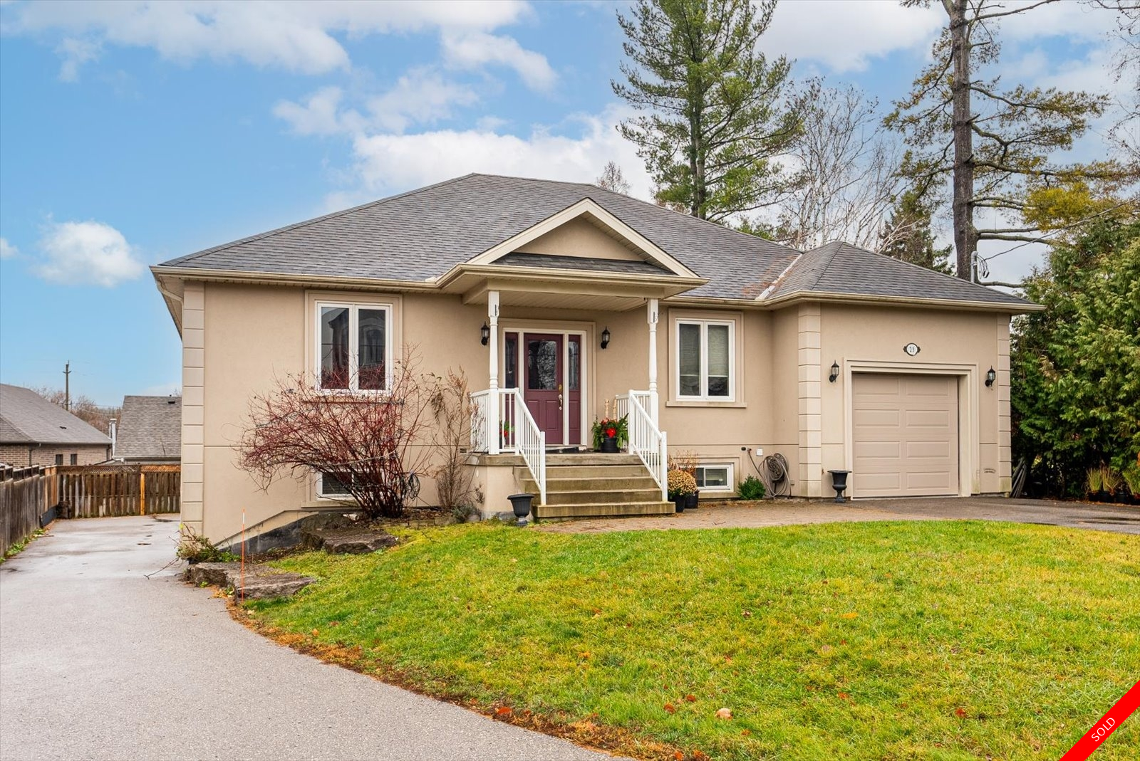 Uxbridge Bungalow for sale: 3 + 3 Stainless Steel Appliances, Granite Countertop, Hardwood Floors, Laminate Floors, Plush Carpet (Listed 2024-05-28)