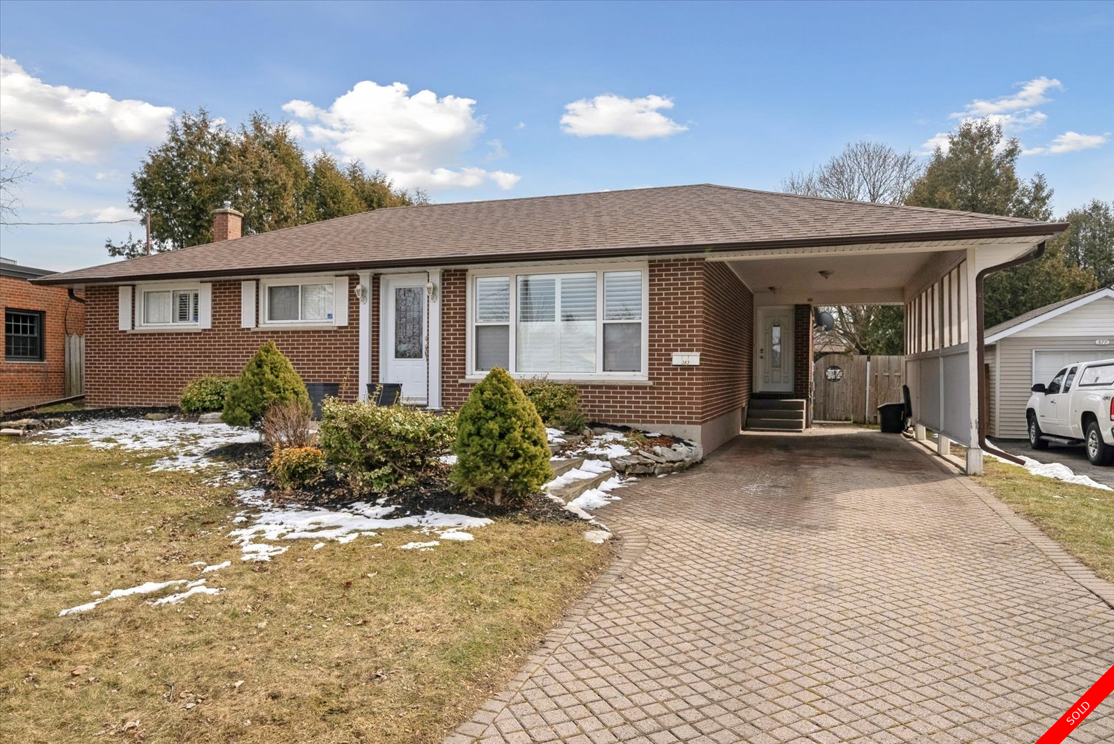 Oshawa Bungalow for sale: 3+2 Granite Countertop, Glass Shower, Hardwood Floors (Listed 2024-02-27)