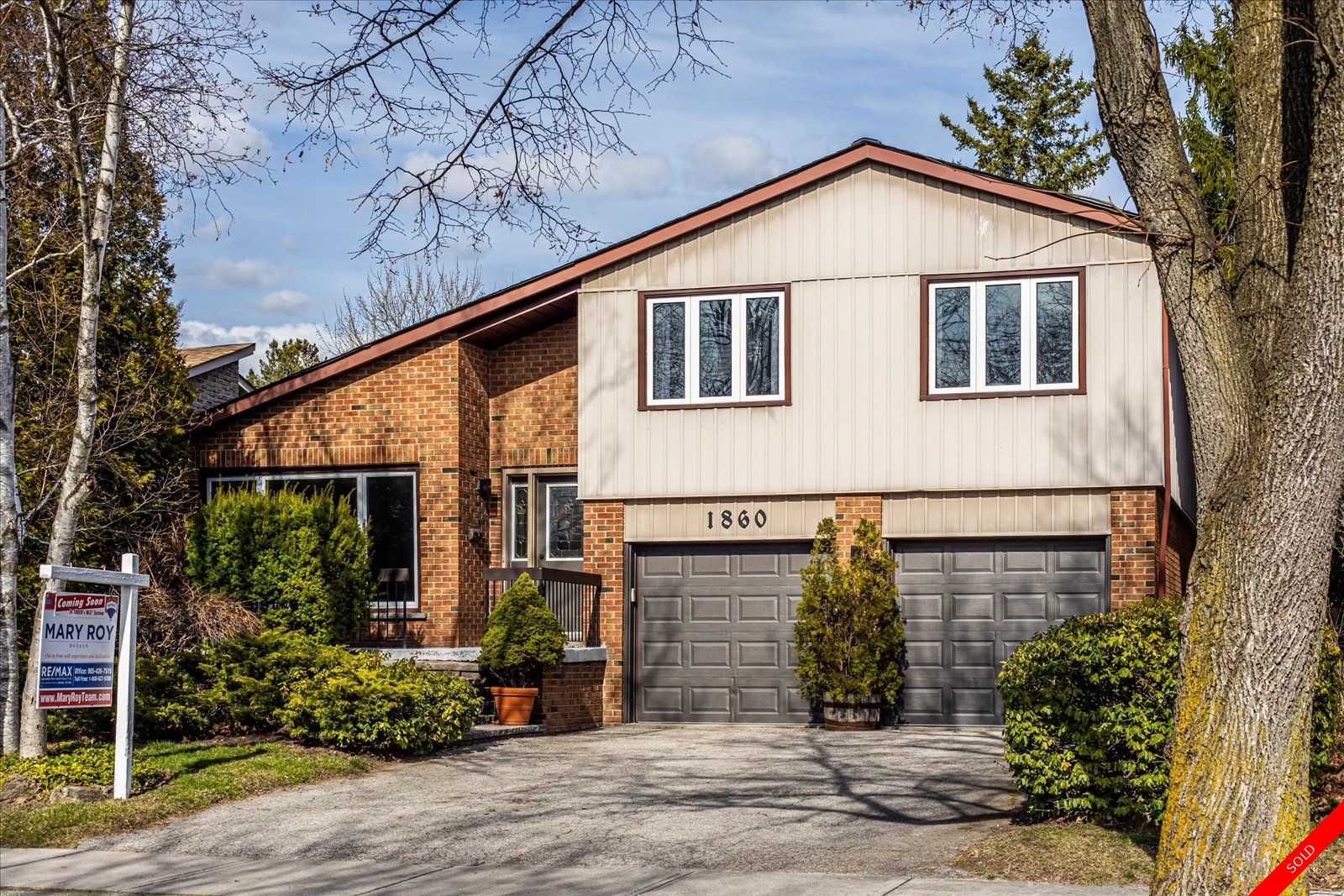 Liverpool Sidesplit 4 for sale: 4 bedroom Plush Carpet 2,033 sq.ft. (Listed 2024-04-11)