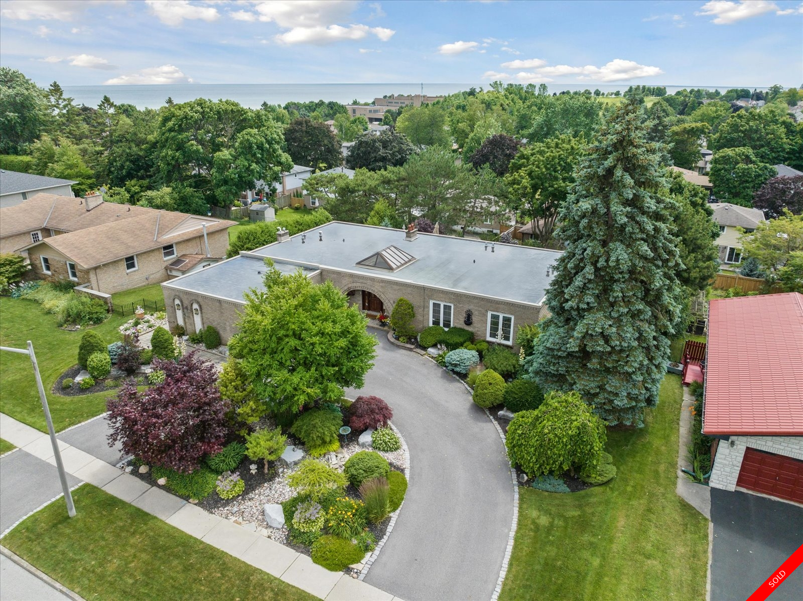 Ajax Bungalow for sale: 3 bedroom Stainless Steel Appliances, Glass Shower, Hardwood Floors, Laminate Floors, Plush Carpet 2,438 sq.ft. (Listed 2024-06-06)