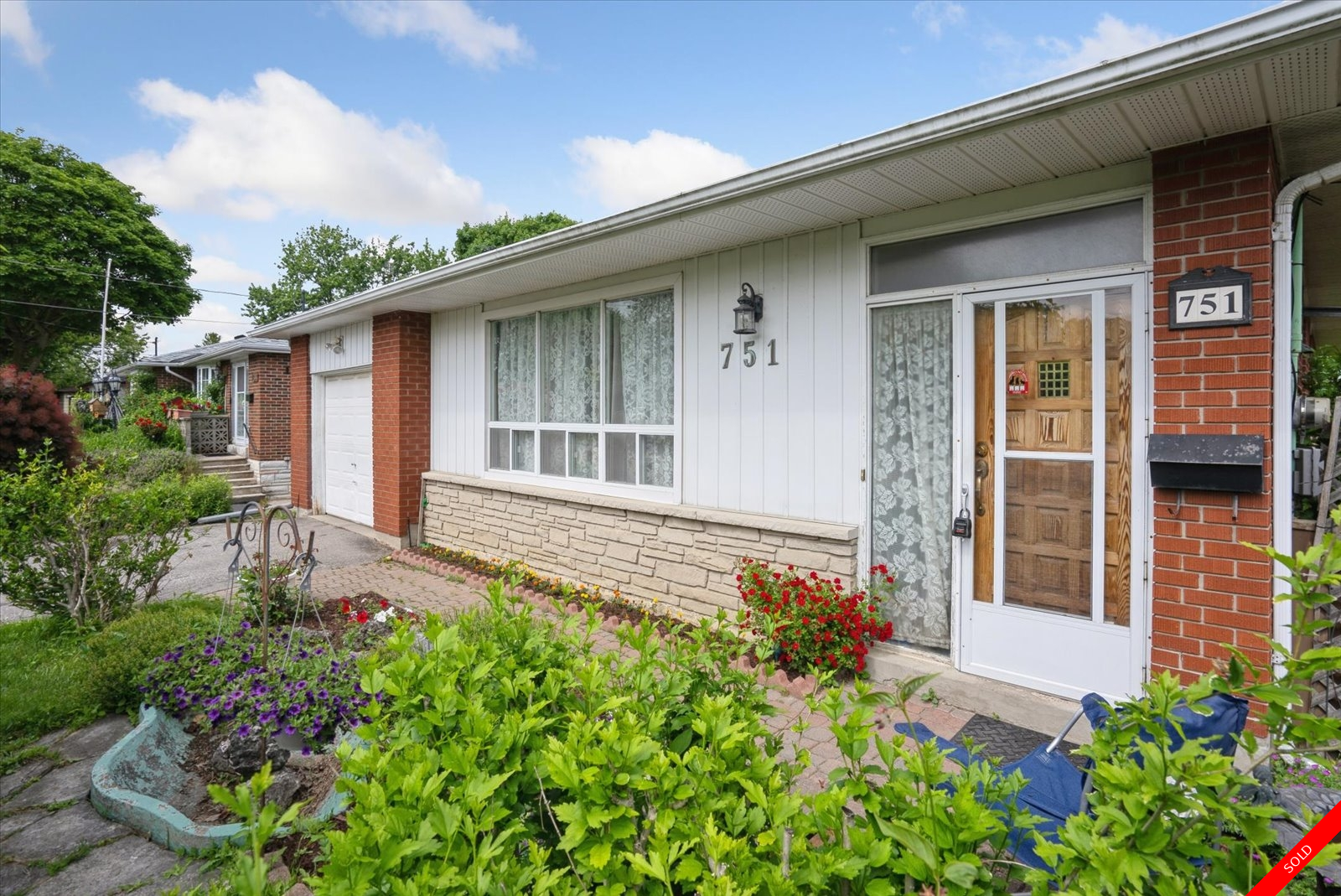 West Shore Bungalow for sale: 3+1 (Listed 2024-06-12)