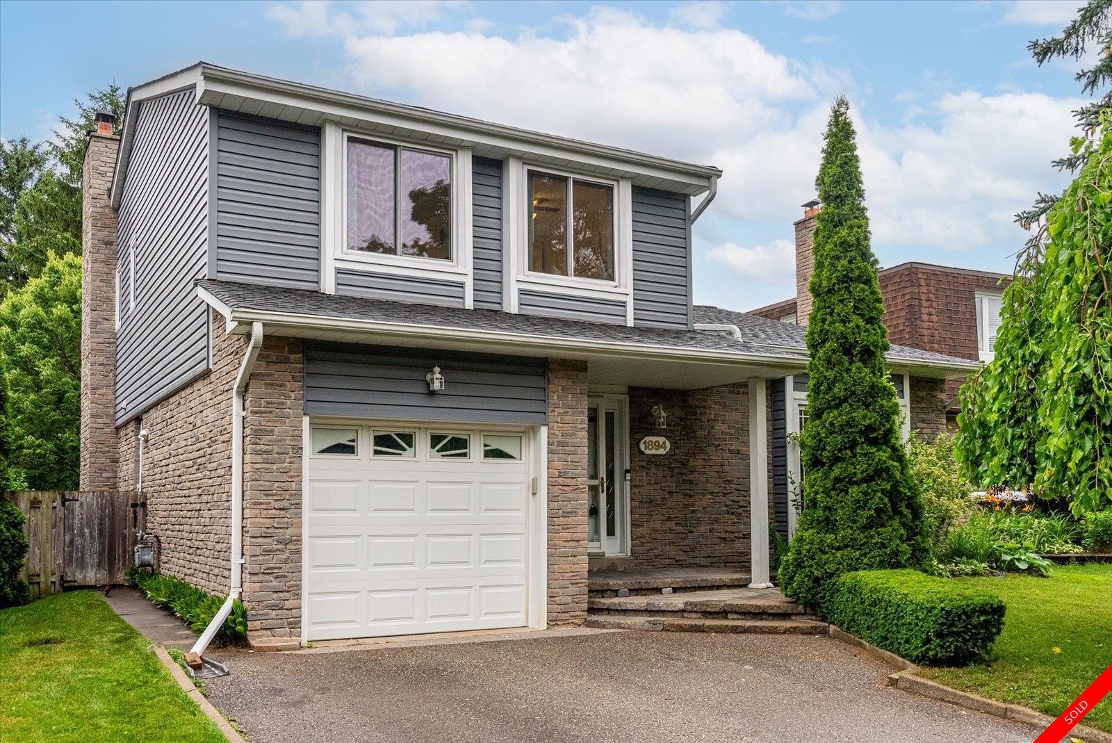 Liverpool Sidesplit 4 for sale: 3 + 1 Stainless Steel Appliances, Granite Countertop, Laminate Floors (Listed 2024-07-05)