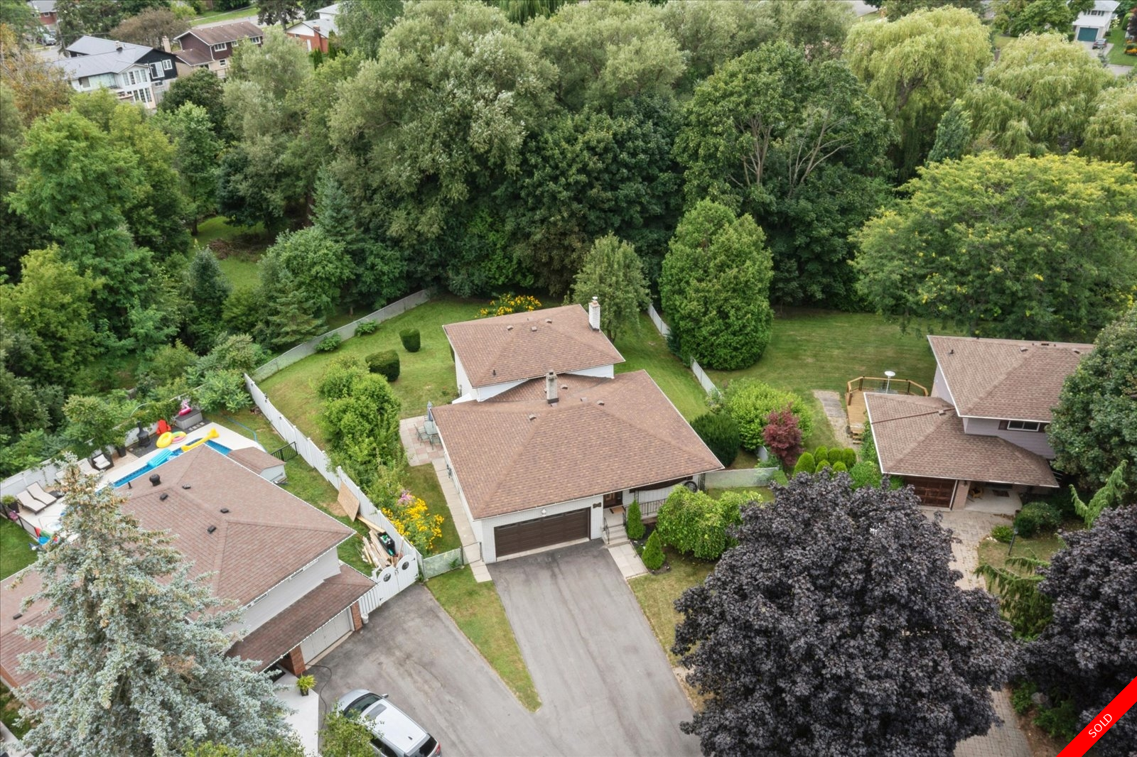 Beau Valley Backsplit for sale: Beau Valley 4 bedroom (Listed 2024-12-11)