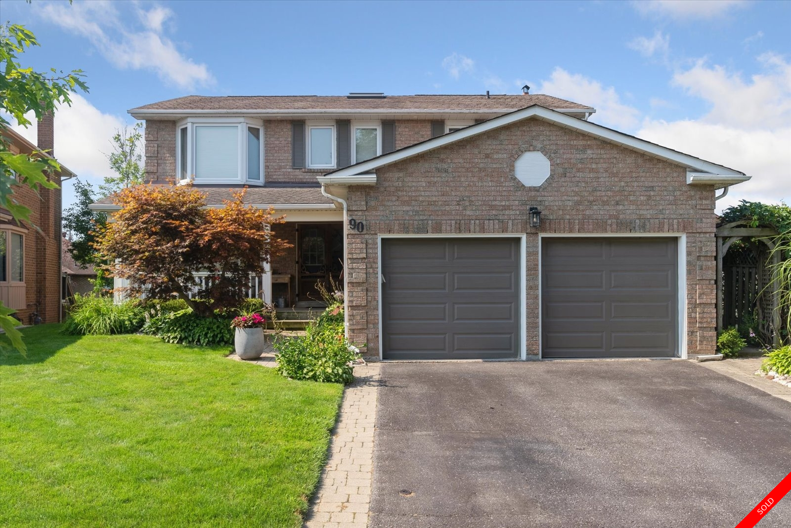Discovery Bay 2-Storey for sale: 4+1 Stainless Steel Appliances, Hardwood Floors 2,682 sq.ft. (Listed 2024-09-10)