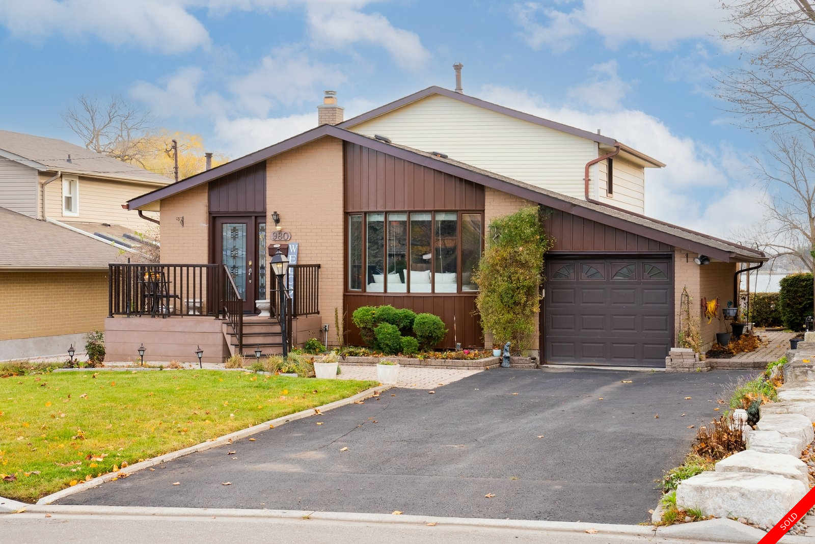 West Shore Backsplit for sale: 4 bedroom Stainless Steel Appliances, Hardwood Floors, Laminate Floors 2,040 sq.ft. (Listed 2024-11-28)