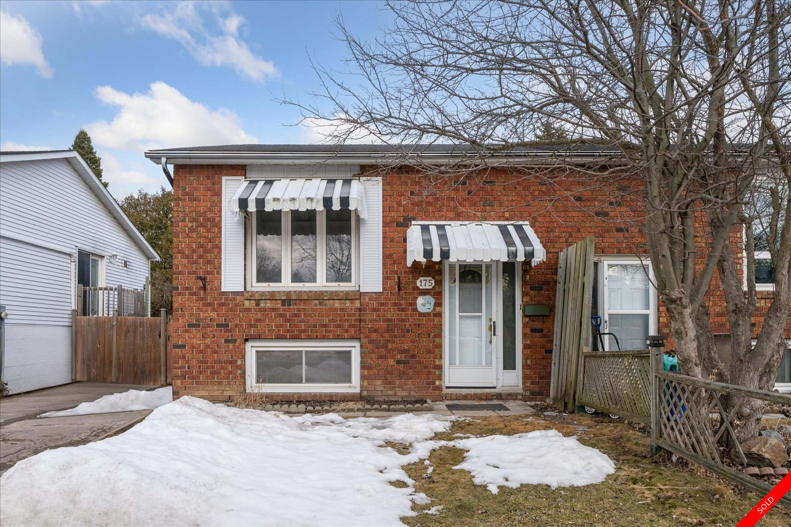 Oshawa Semi-Detached for sale: 3 bedroom (Listed 2025-03-12)