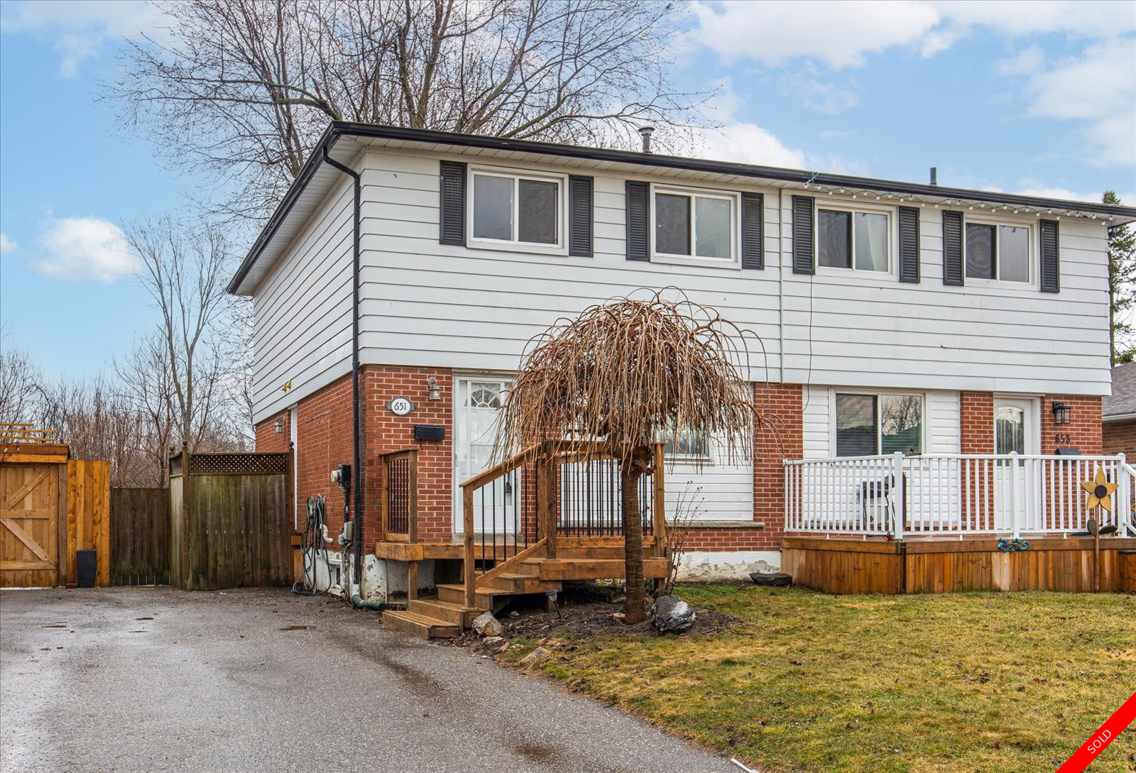 Oshawa 2-Storey for sale: 3 bedroom (Listed 2025-04-01)