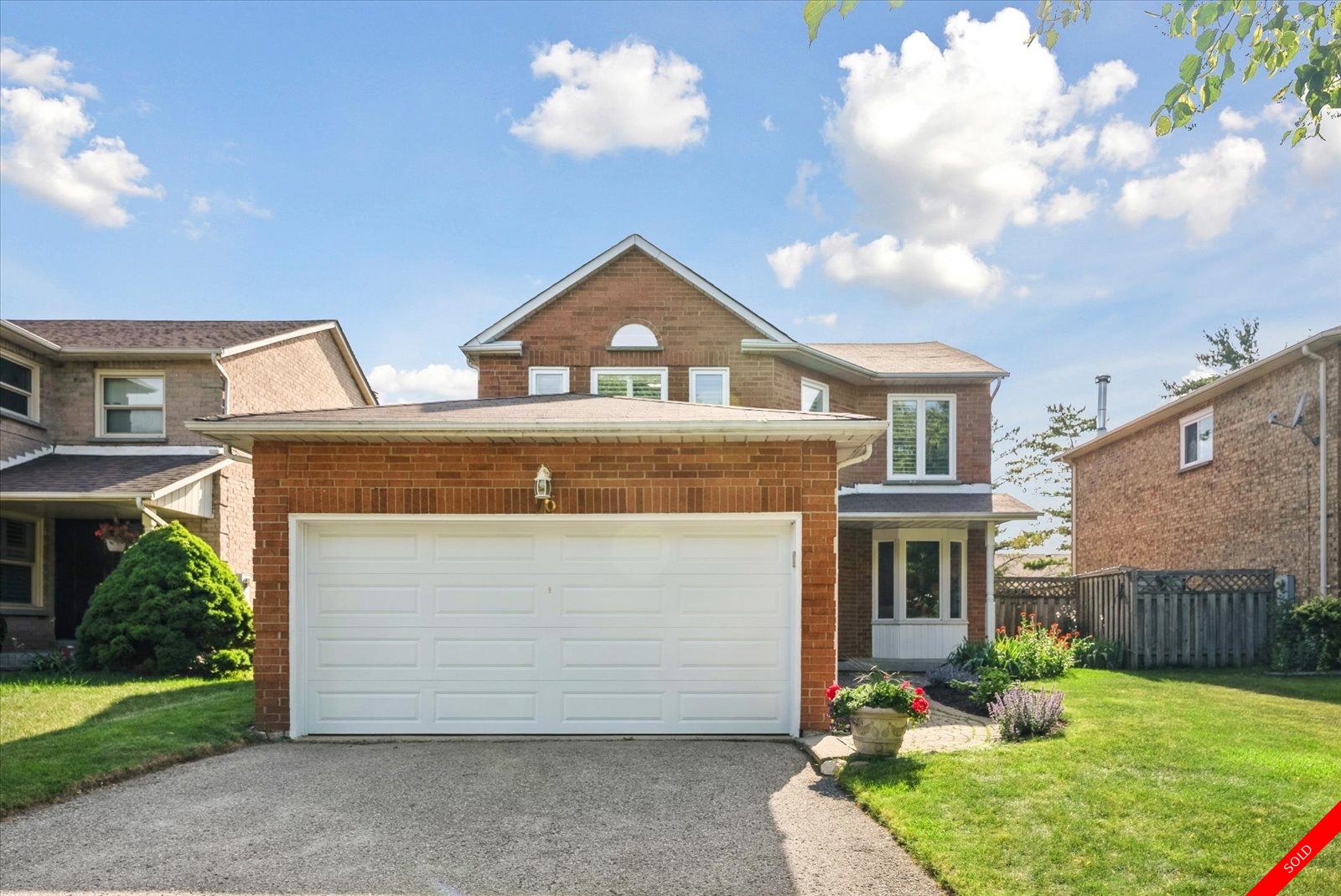 Ajax 2-Storey for sale:  4 bedroom  Stainless Steel Appliances, Granite Countertop  (Listed 2025-07-29)