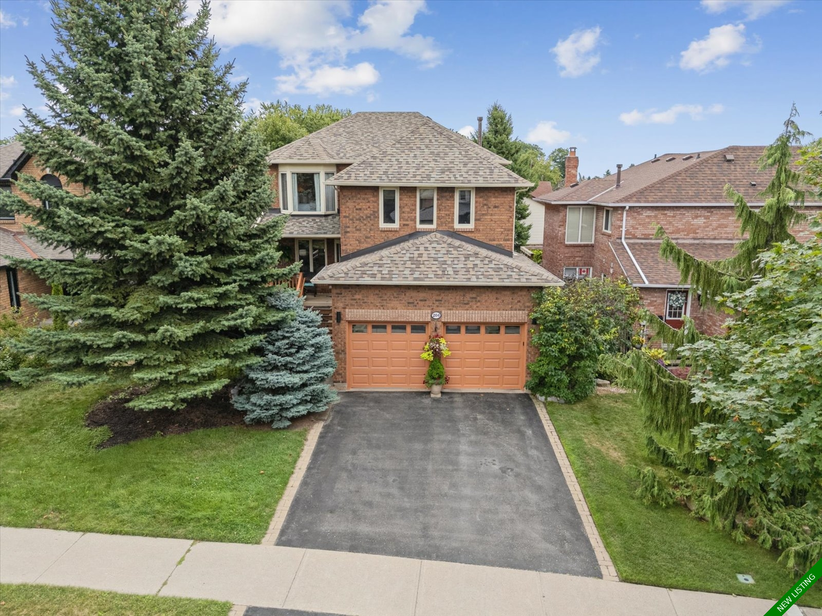 Ajax 2-Storey for sale:  4 bedroom 2,187 sq.ft. (Listed 2025-08-25)