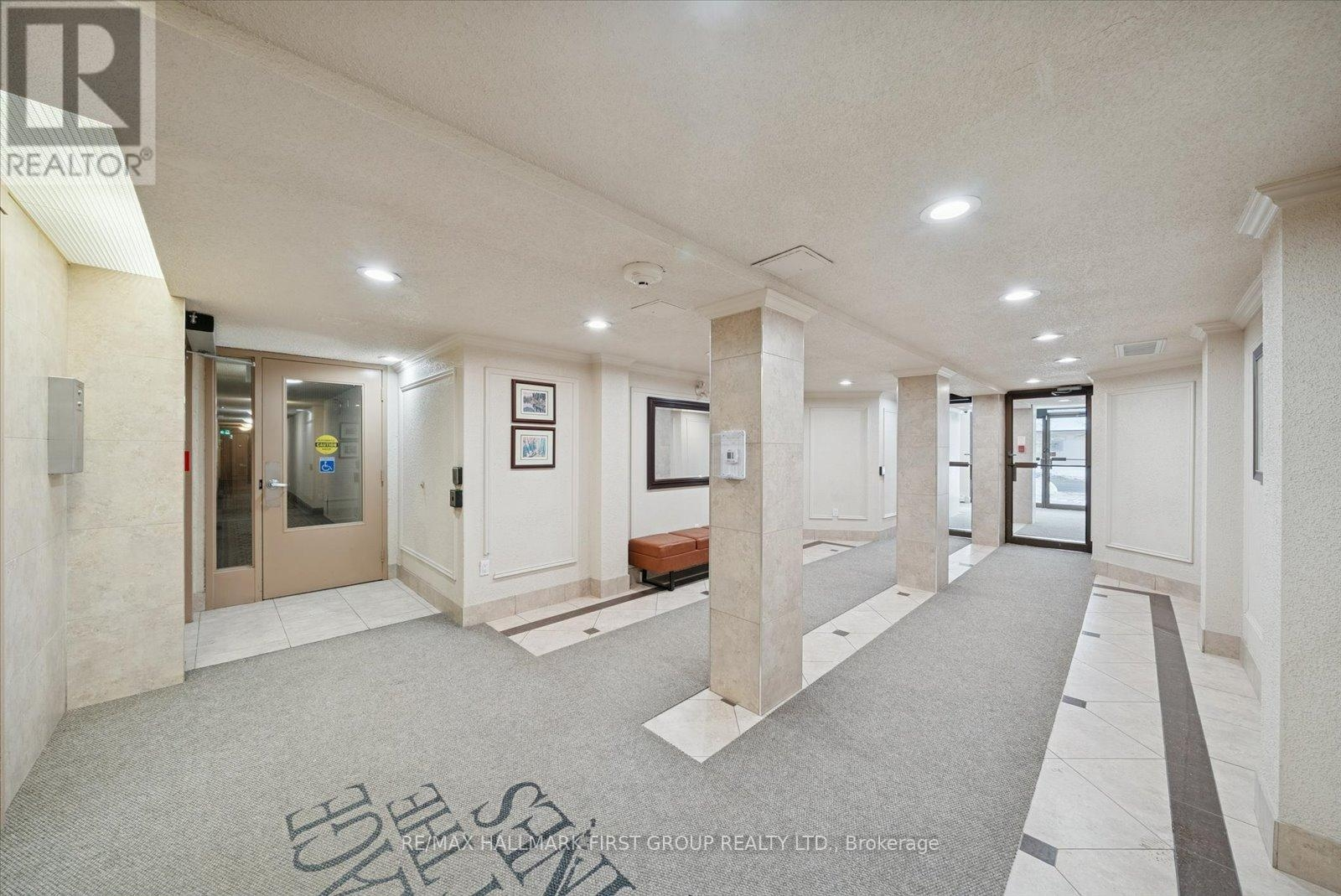 Town Centre Apartment for sale: 3 bedroom 1,000 sq.ft. (Listed 2026-01-29)
