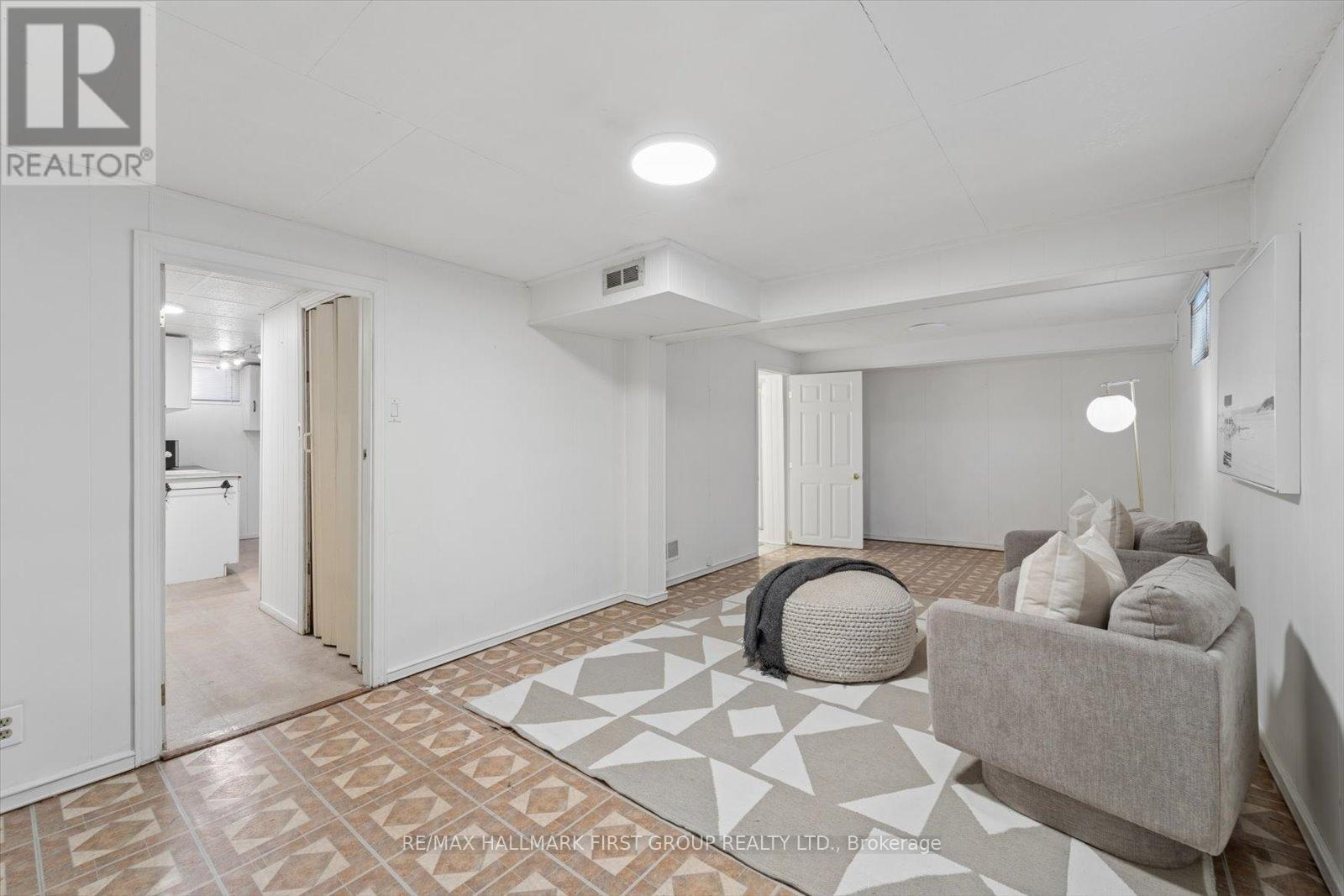 South East House for sale: 2 bedroom 700 sq.ft. (Listed 2026-04-15)