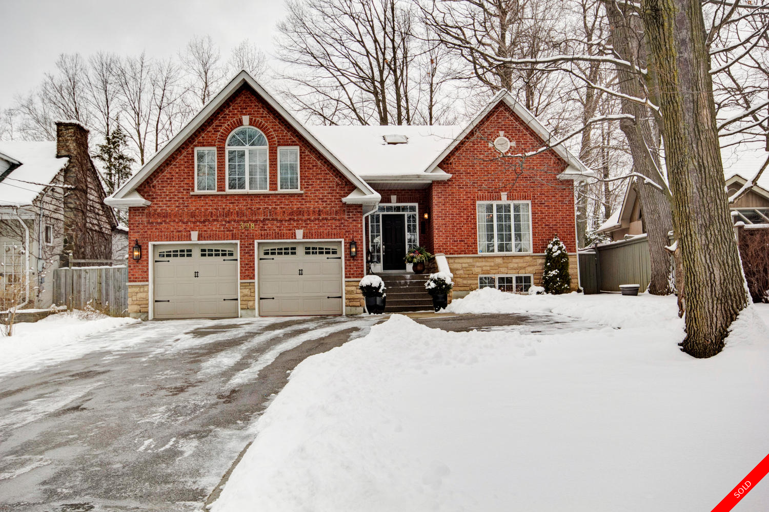 Home For Sale In Pickering, 3+2 Bedrooms, 3 Bathrooms, Finished Basement, 1855 Sq.Ft.