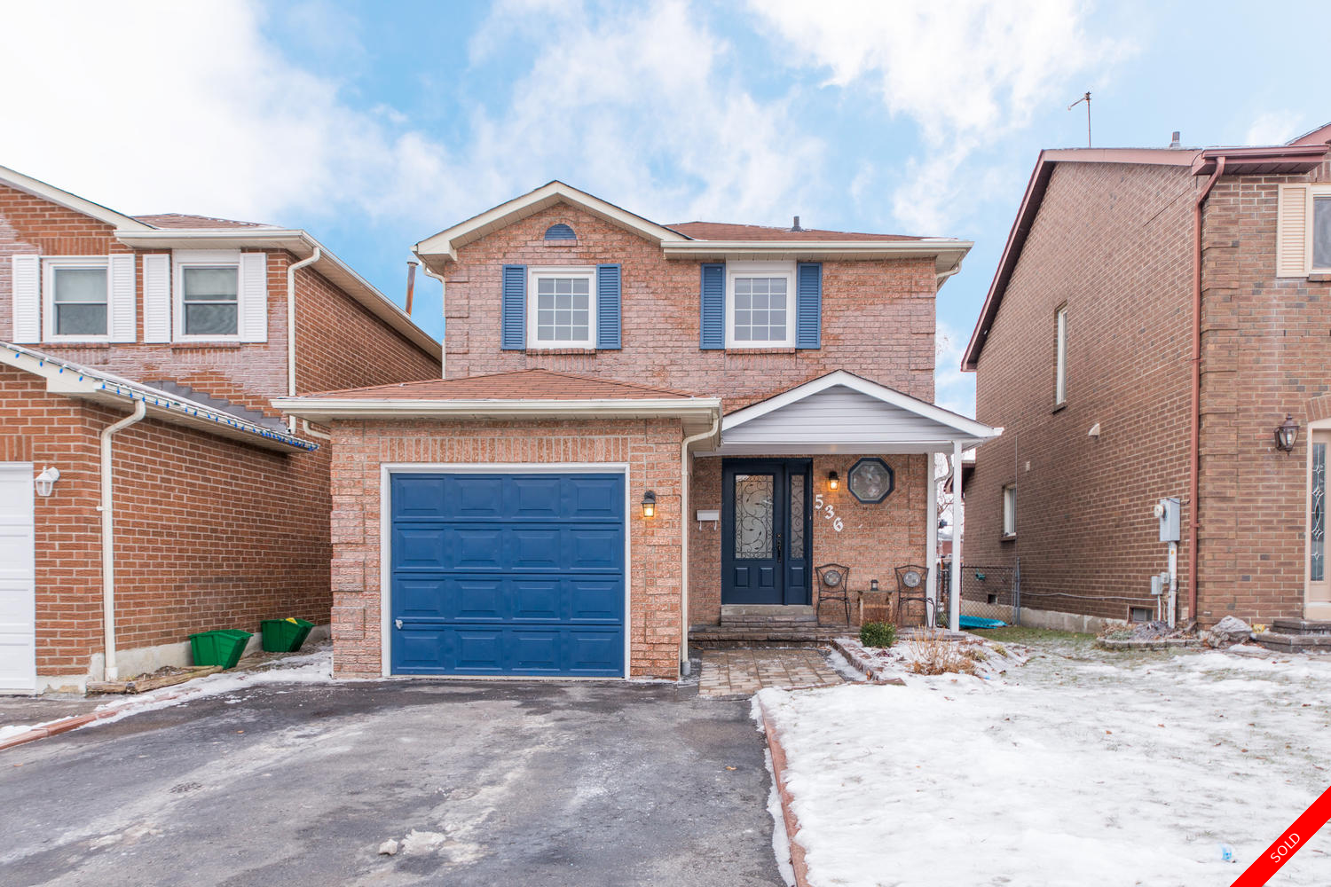 2 Storey 3 Bed, 3 Bad with Finished Basement in Pickering