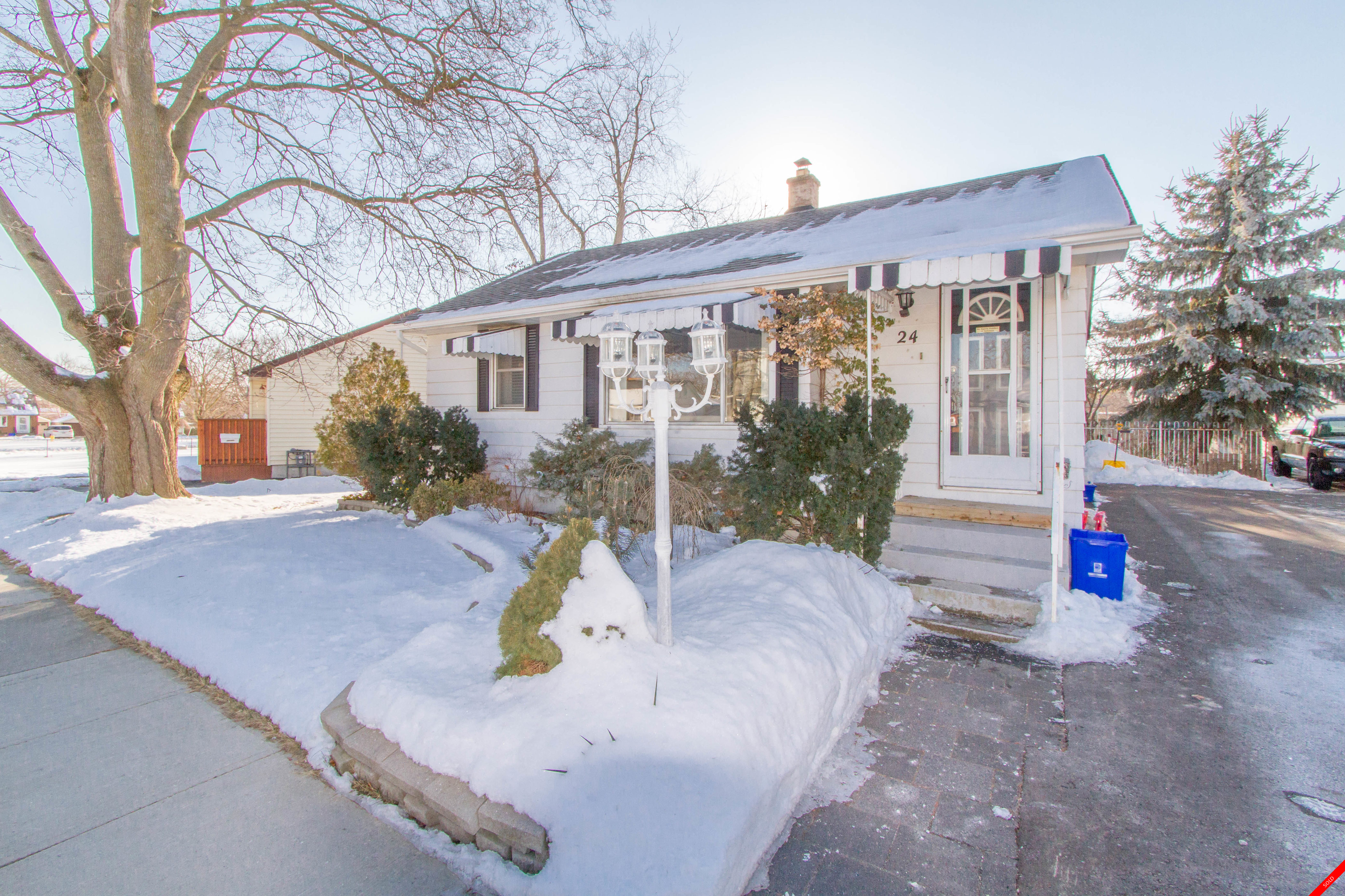 Ajax Bungalow for sale: 2+1 (Listed 2017-02-17)