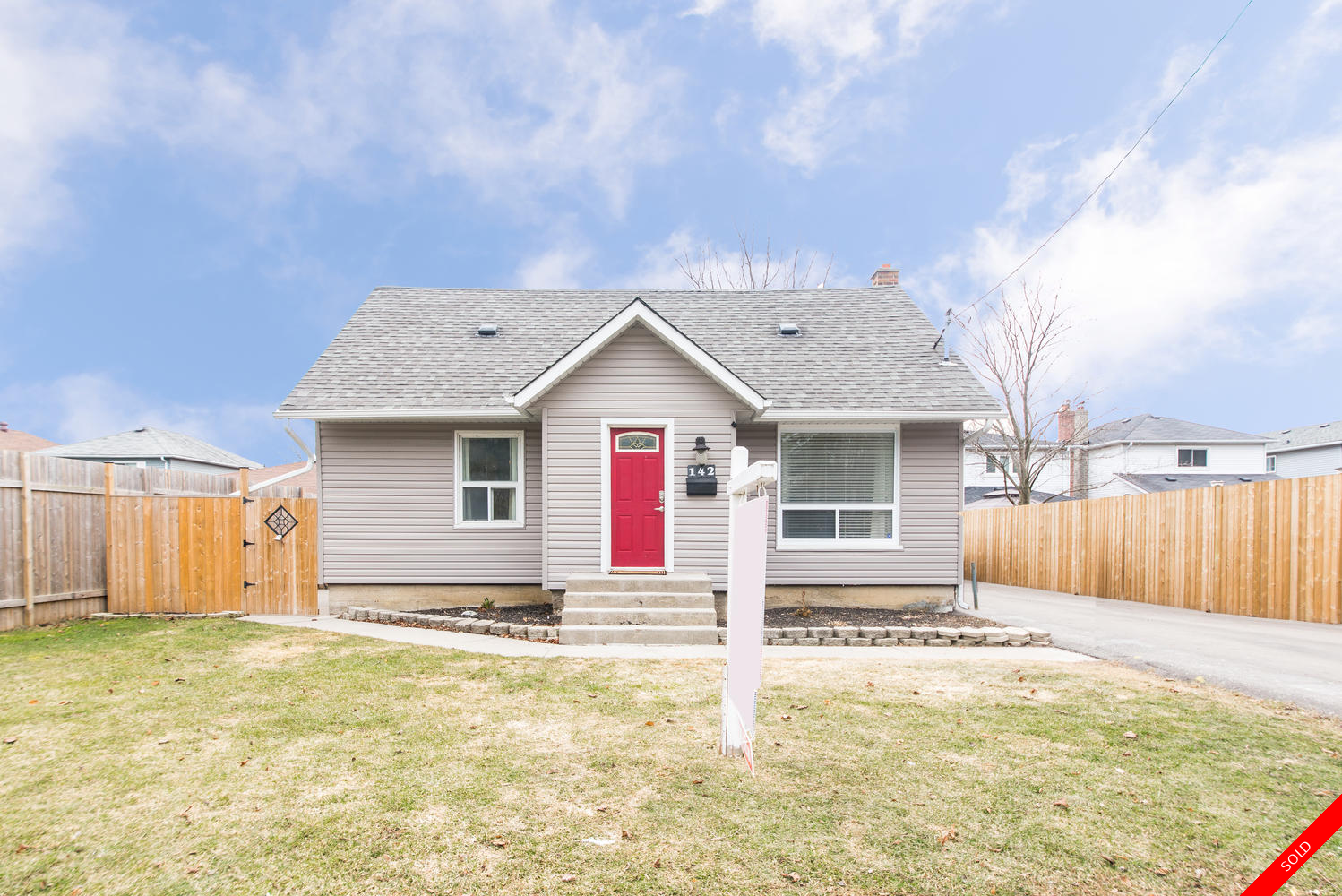 Oshawa 1 1/2 Story Home For Sale: 3 Bedroom 2 Bath With Finish Basement