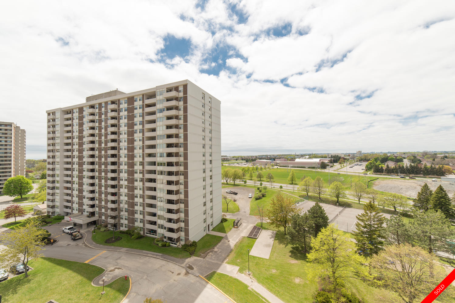 South East Condo Apartment for sale: 2 bedroom 1,039 sq.ft. (Listed 2017-05-23)