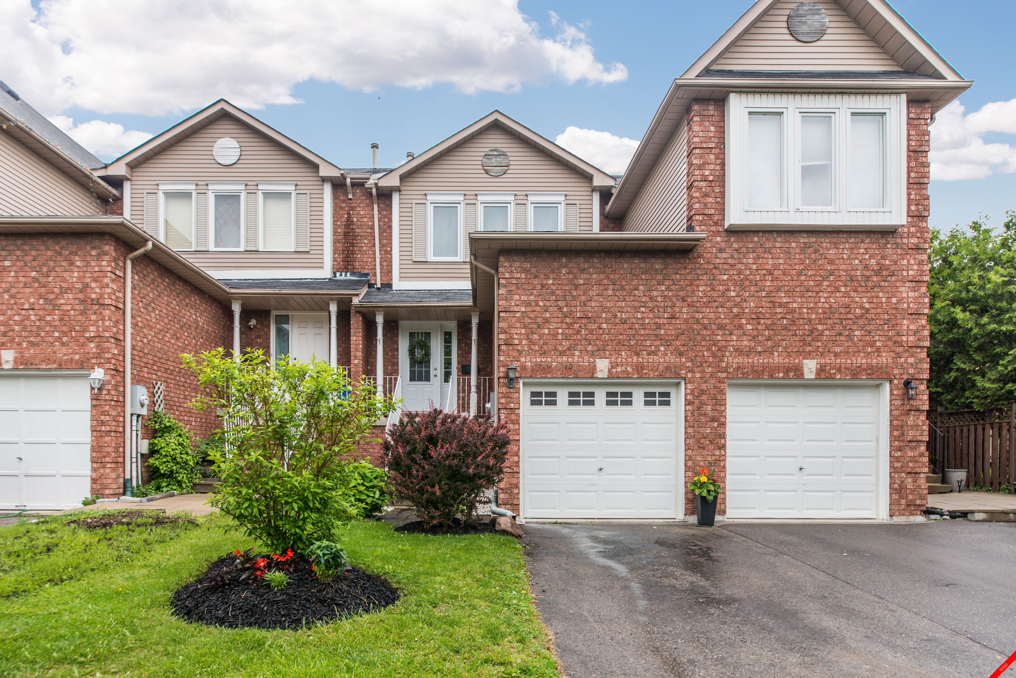 Bowmanville Townhouse for sale: 3 bedroom (Listed 2017-06-07)