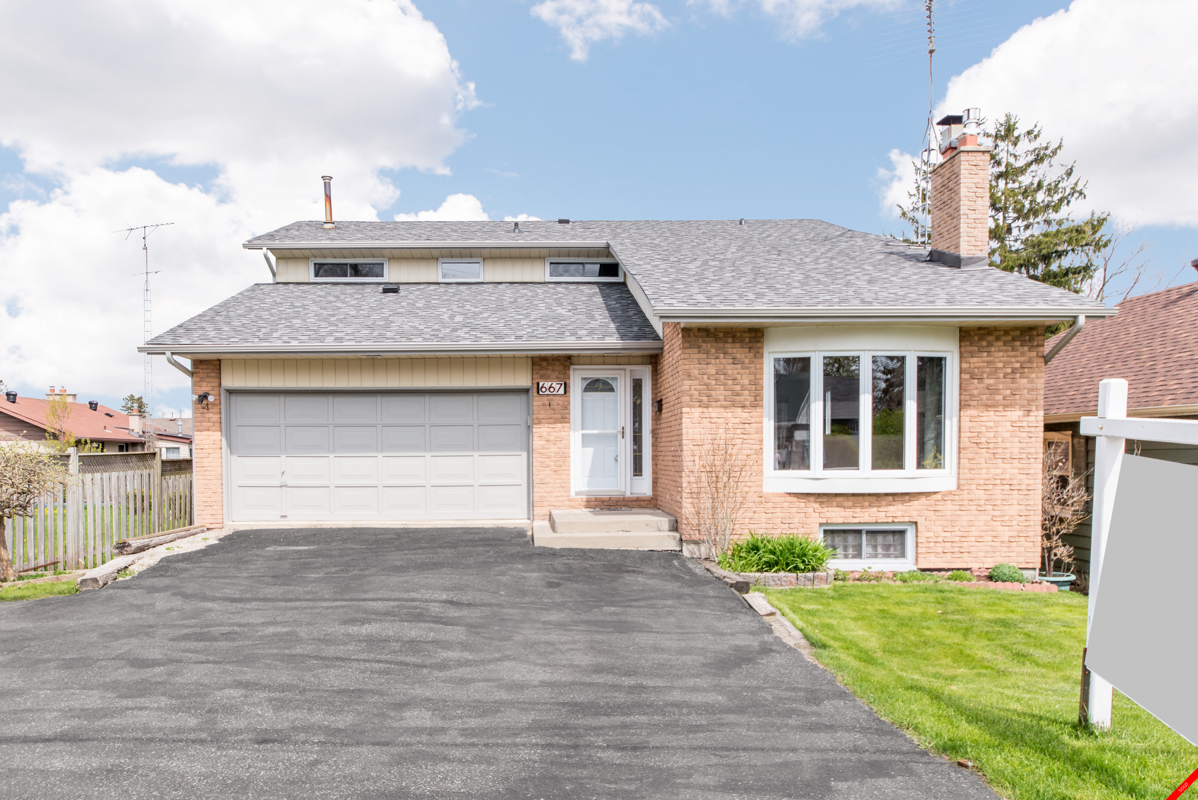 Bay Ridges 2-Storey for sale: 3 bedroom Stainless Steel Appliances, Granite Countertop, Rain Shower, Glass Shower, Hardwood Floors (Listed 2018-05-15)